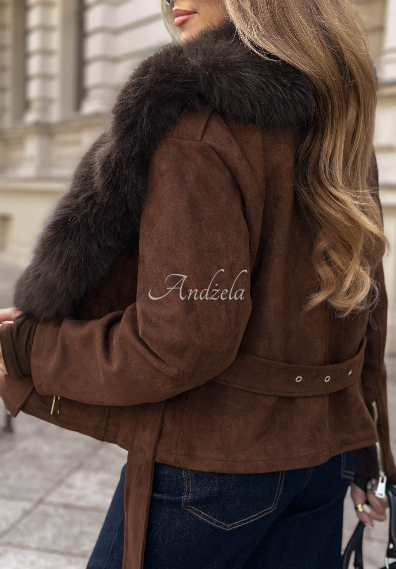 Kurze Jacke aus Wildlederimitat mit Kunstfell Cinnamon Mood Schokoladenbraun