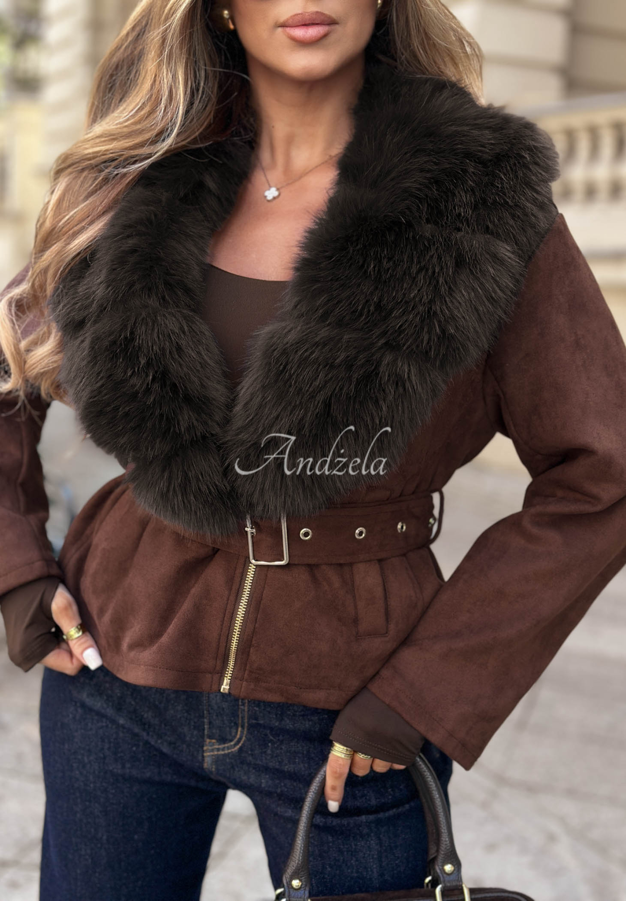 Kurze Jacke aus Wildlederimitat mit Kunstfell Cinnamon Mood Schokoladenbraun