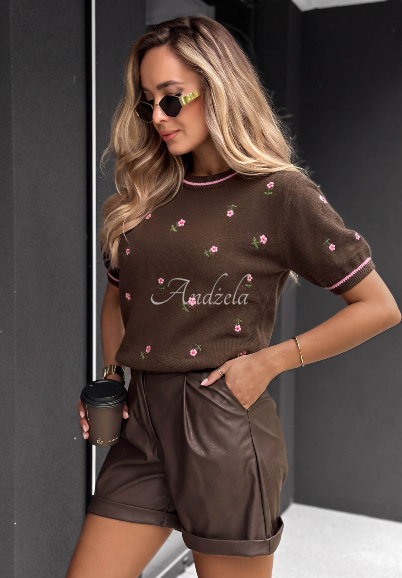 Weicher Viskosepullover mit gestickten Blumen Late Reply Schokoladenbraun