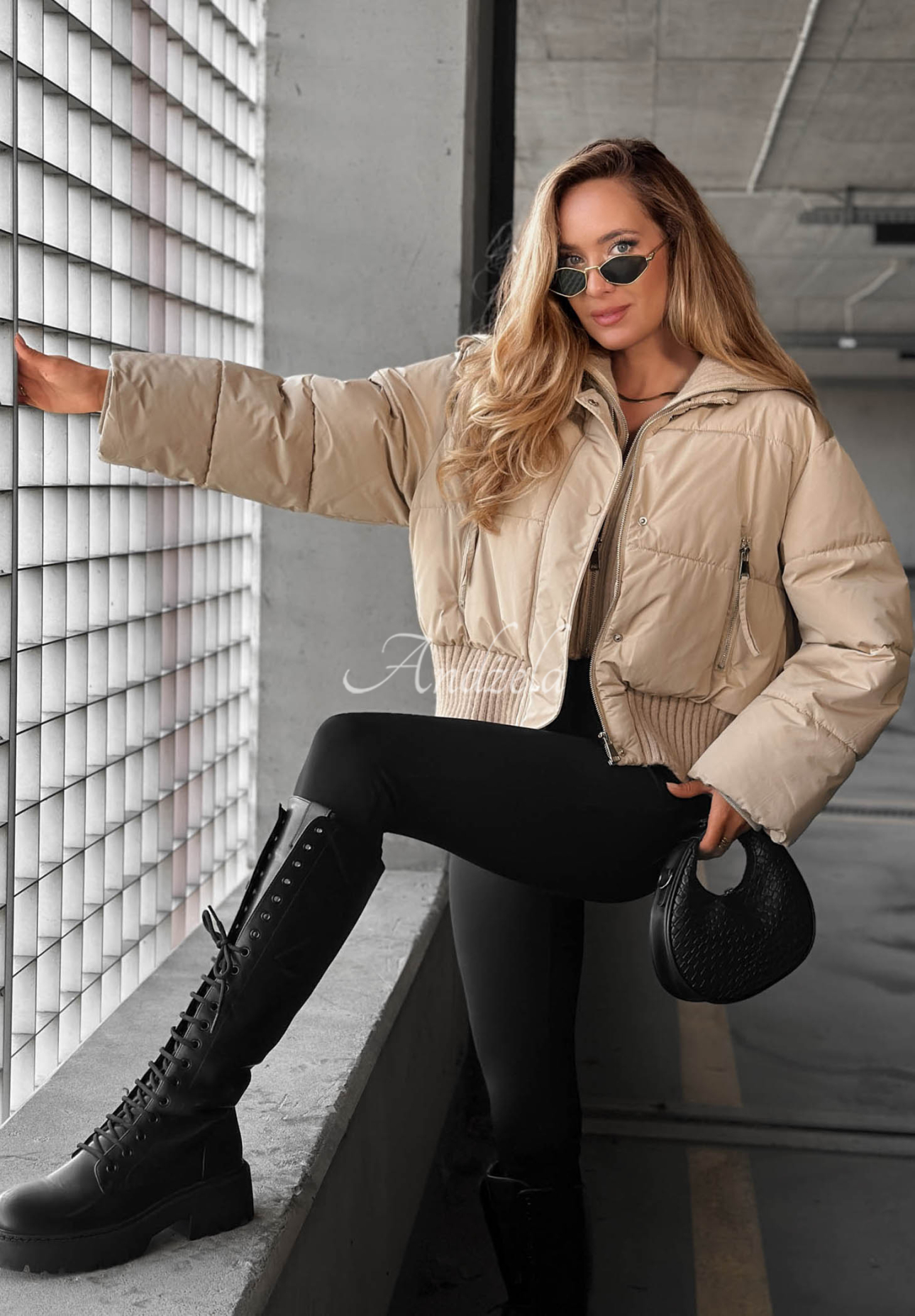 Kurze Steppjacke mit Stoffkragen Simple Layer Beige