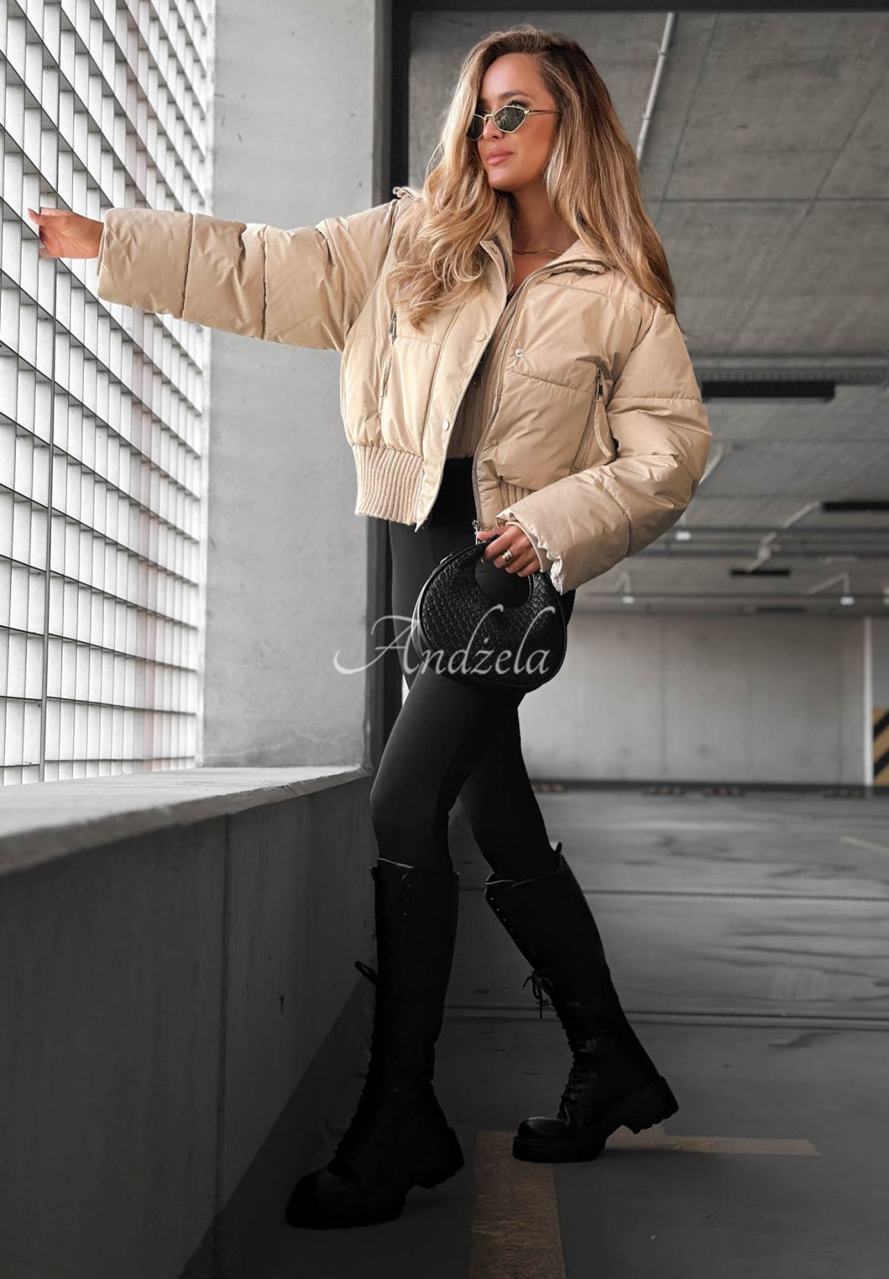 Kurze Steppjacke mit Stoffkragen Simple Layer Beige