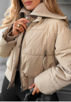 Krótka pikowana Jacke z materiałowym kołnierzem Simple Layer Ecru