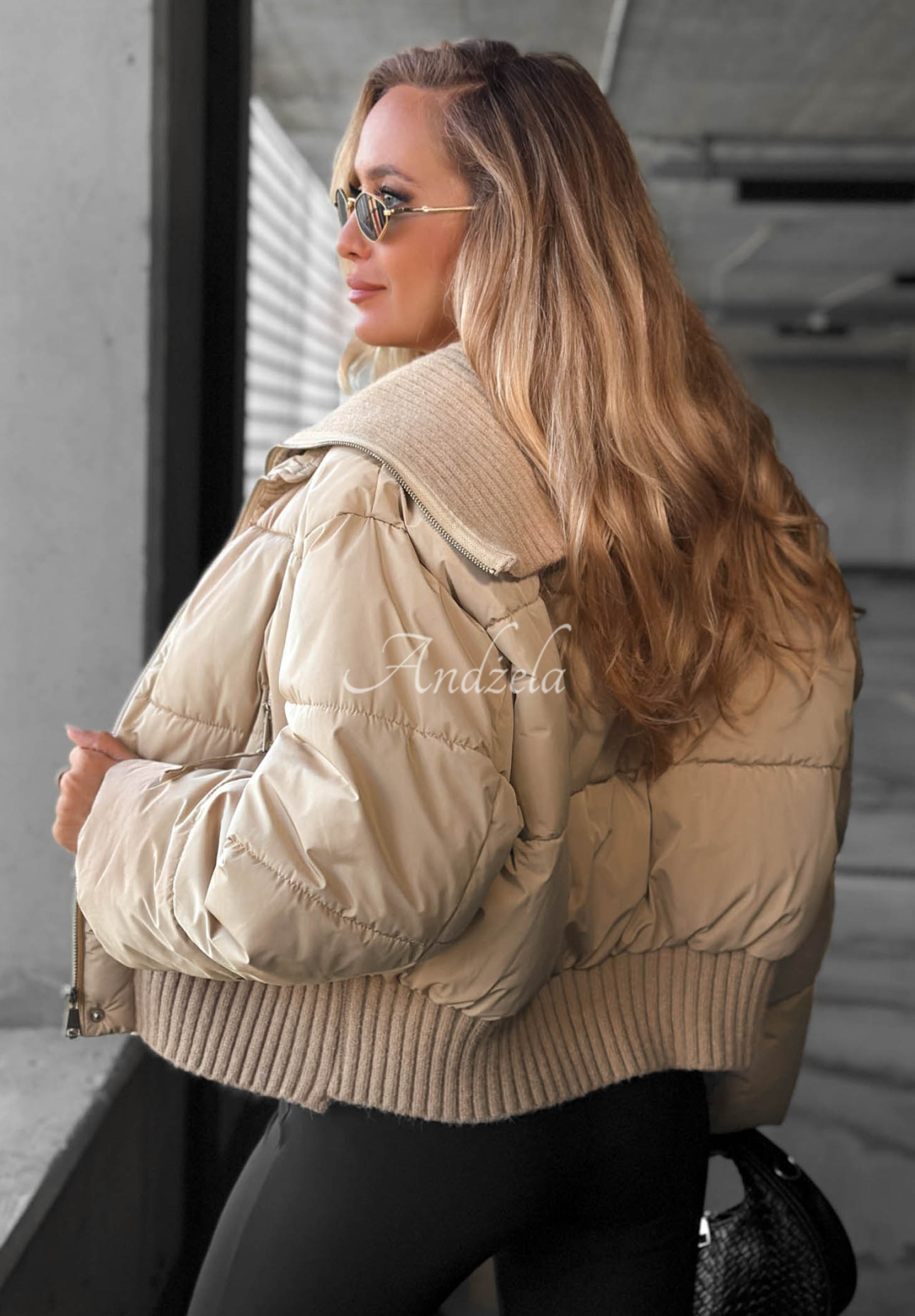 Kurze Steppjacke mit Stoffkragen Simple Layer Beige