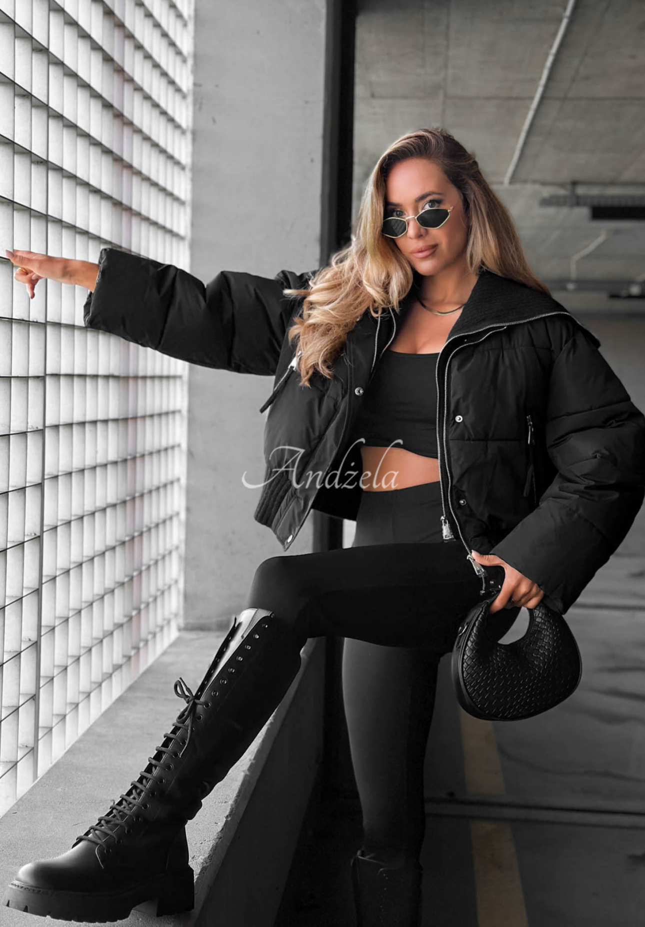 Kurze Steppjacke mit Stoffkragen Simple Layer Schwarz