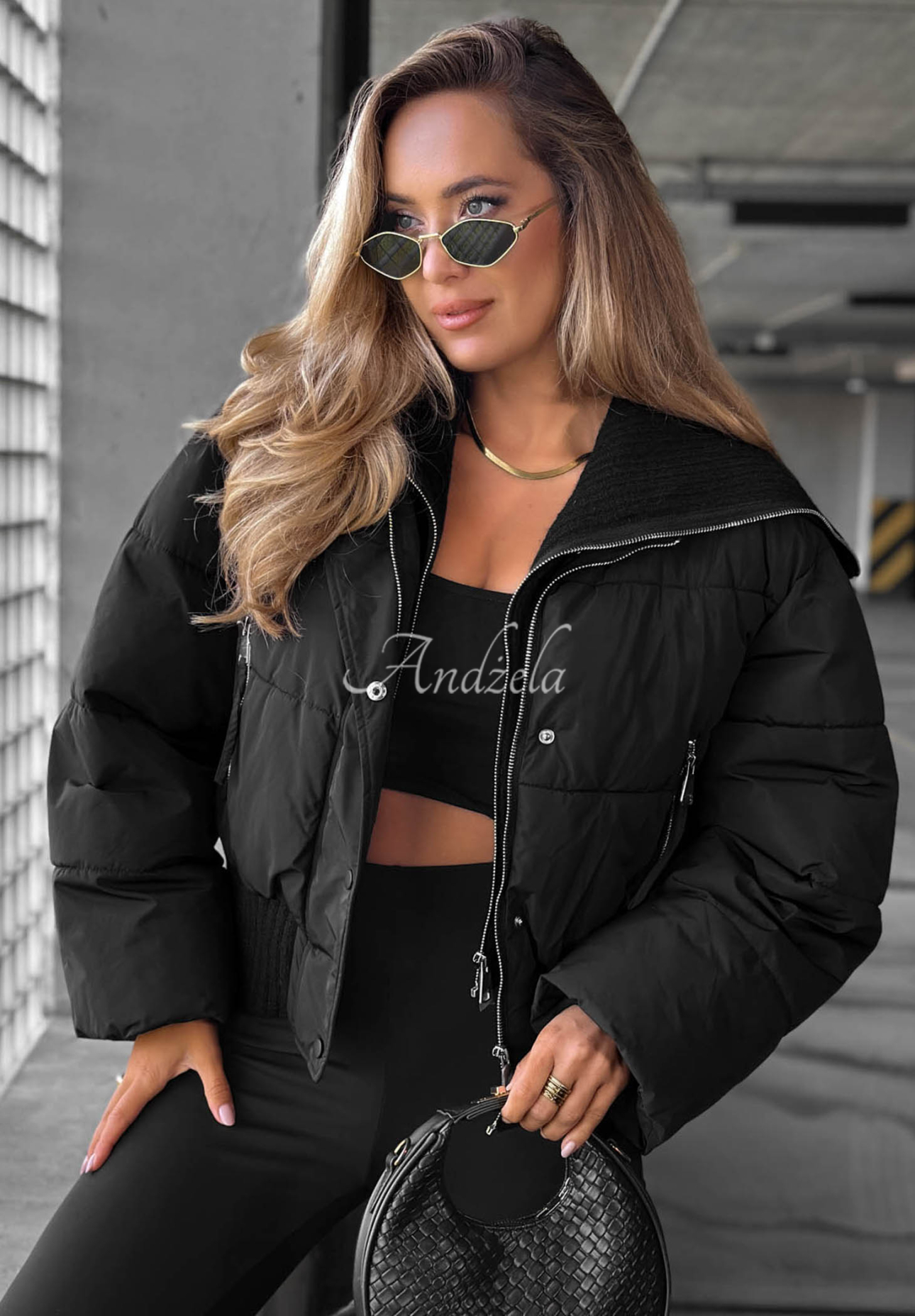 Kurze Steppjacke mit Stoffkragen Simple Layer Schwarz