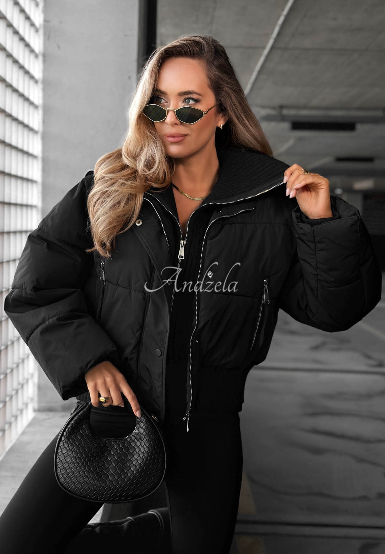 Kurze Steppjacke mit Stoffkragen Simple Layer Schwarz