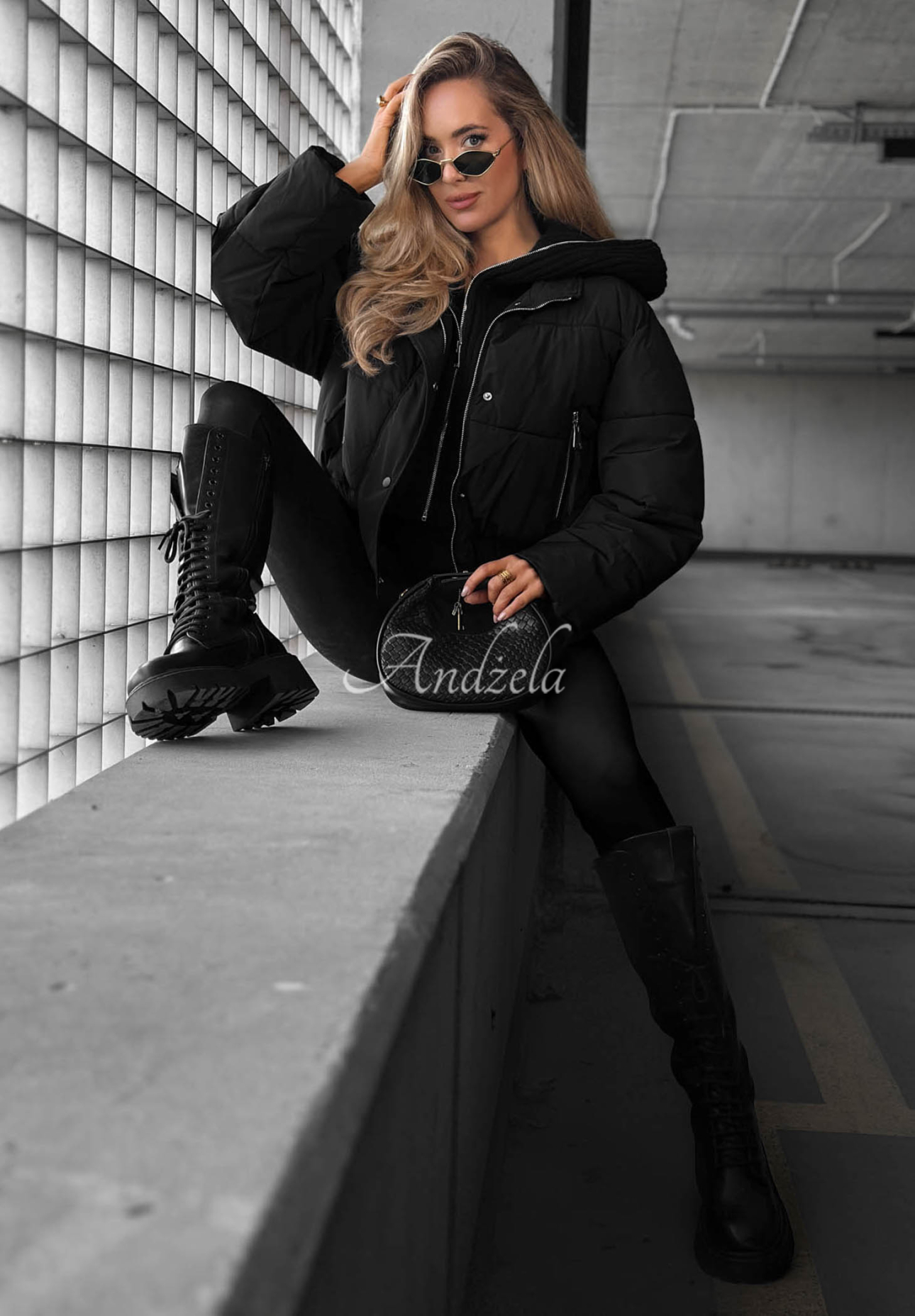 Kurze Steppjacke mit Stoffkragen Simple Layer Schwarz
