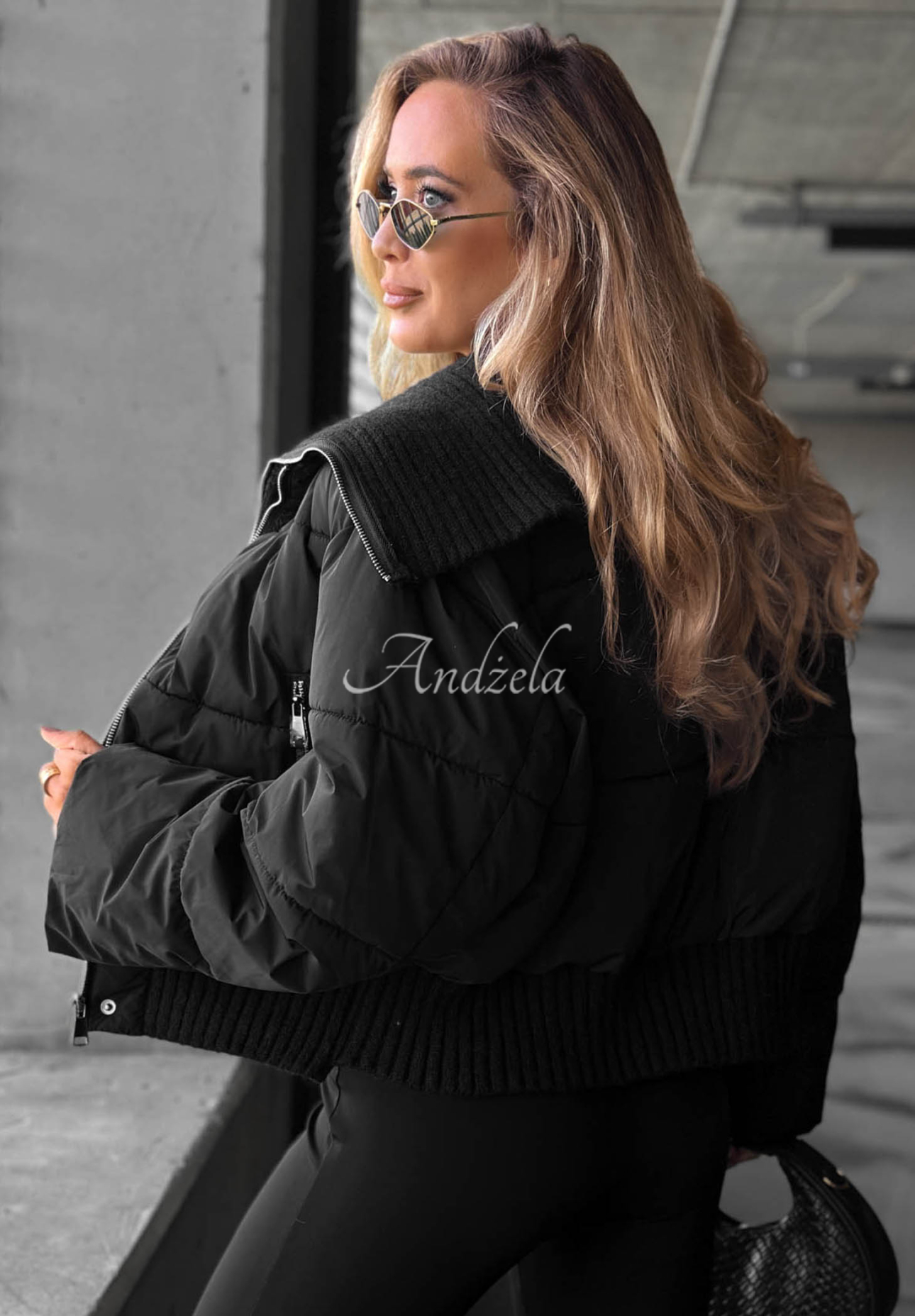 Kurze Steppjacke mit Stoffkragen Simple Layer Schwarz