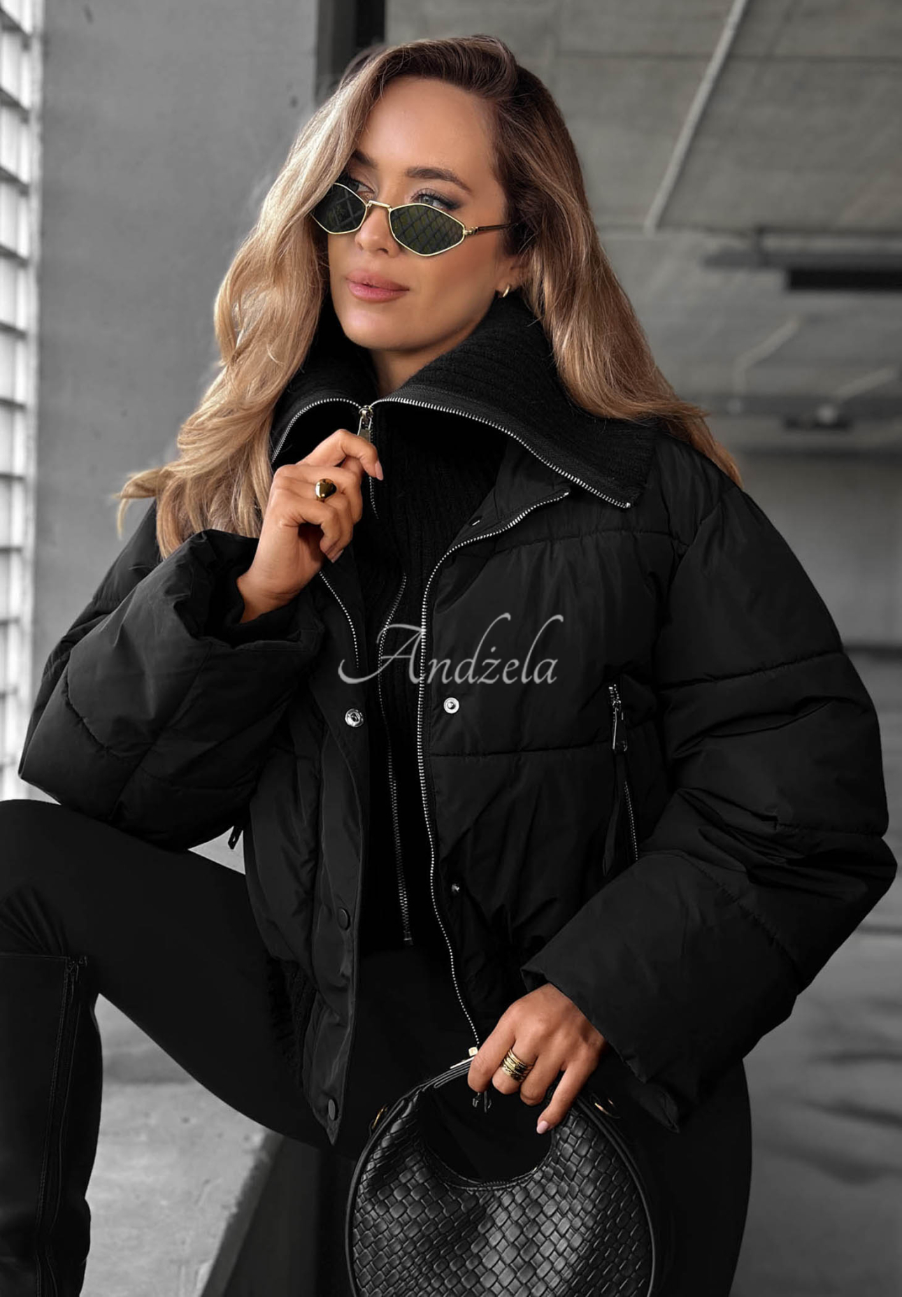 Kurze Steppjacke mit Stoffkragen Simple Layer Schwarz