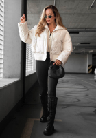 Krótka pikowana Jacke z materiałowym kołnierzem Simple Layer Ecru
