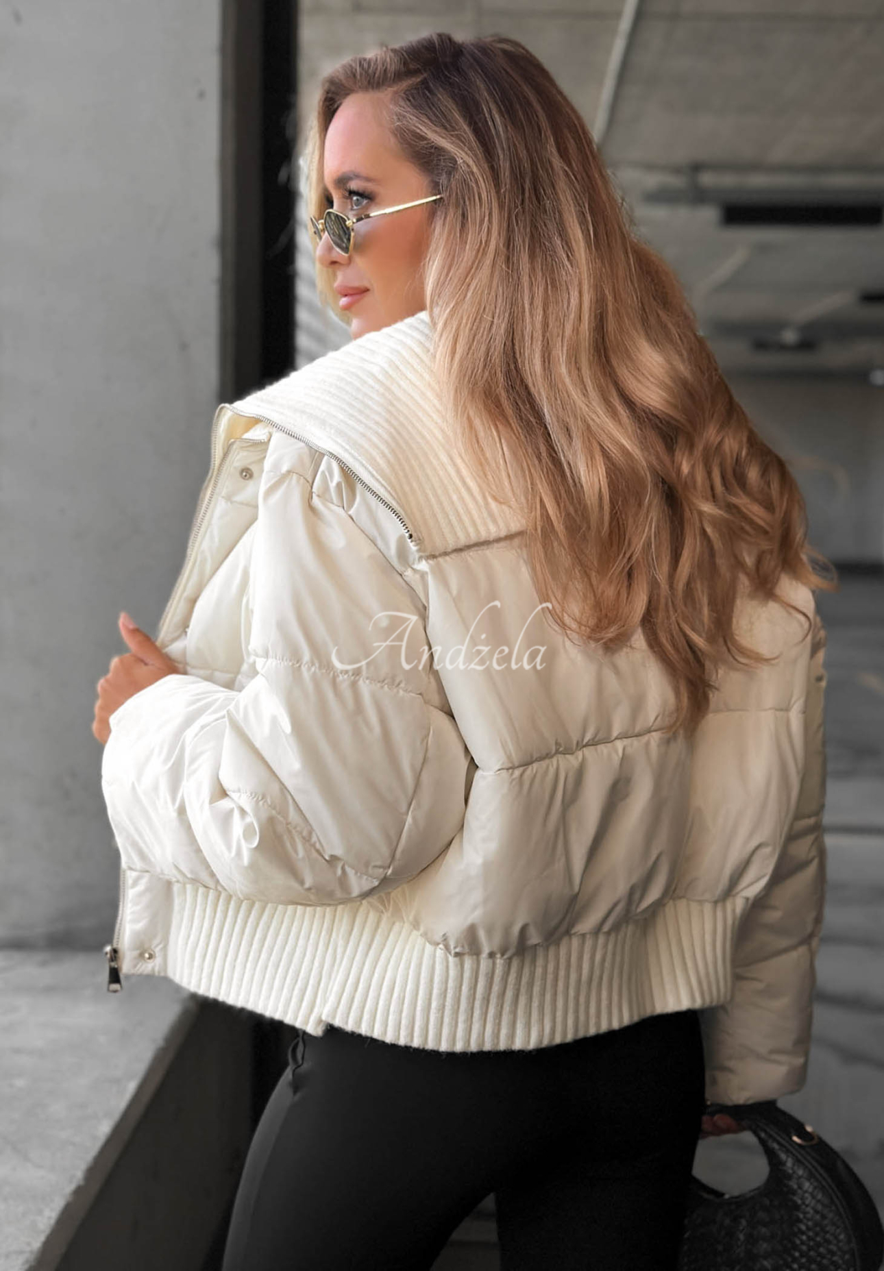 Kurze Steppjacke mit Stoffkragen Simple Layer Ecru