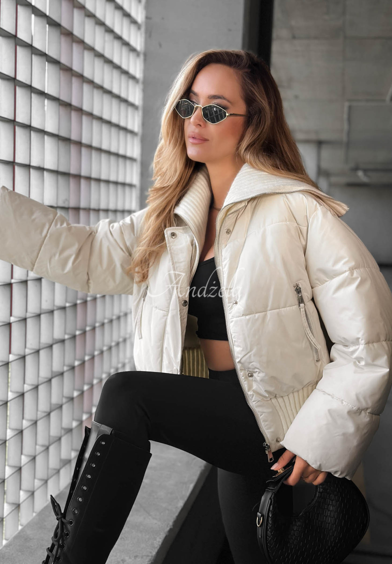 Kurze Steppjacke mit Stoffkragen Simple Layer Ecru
