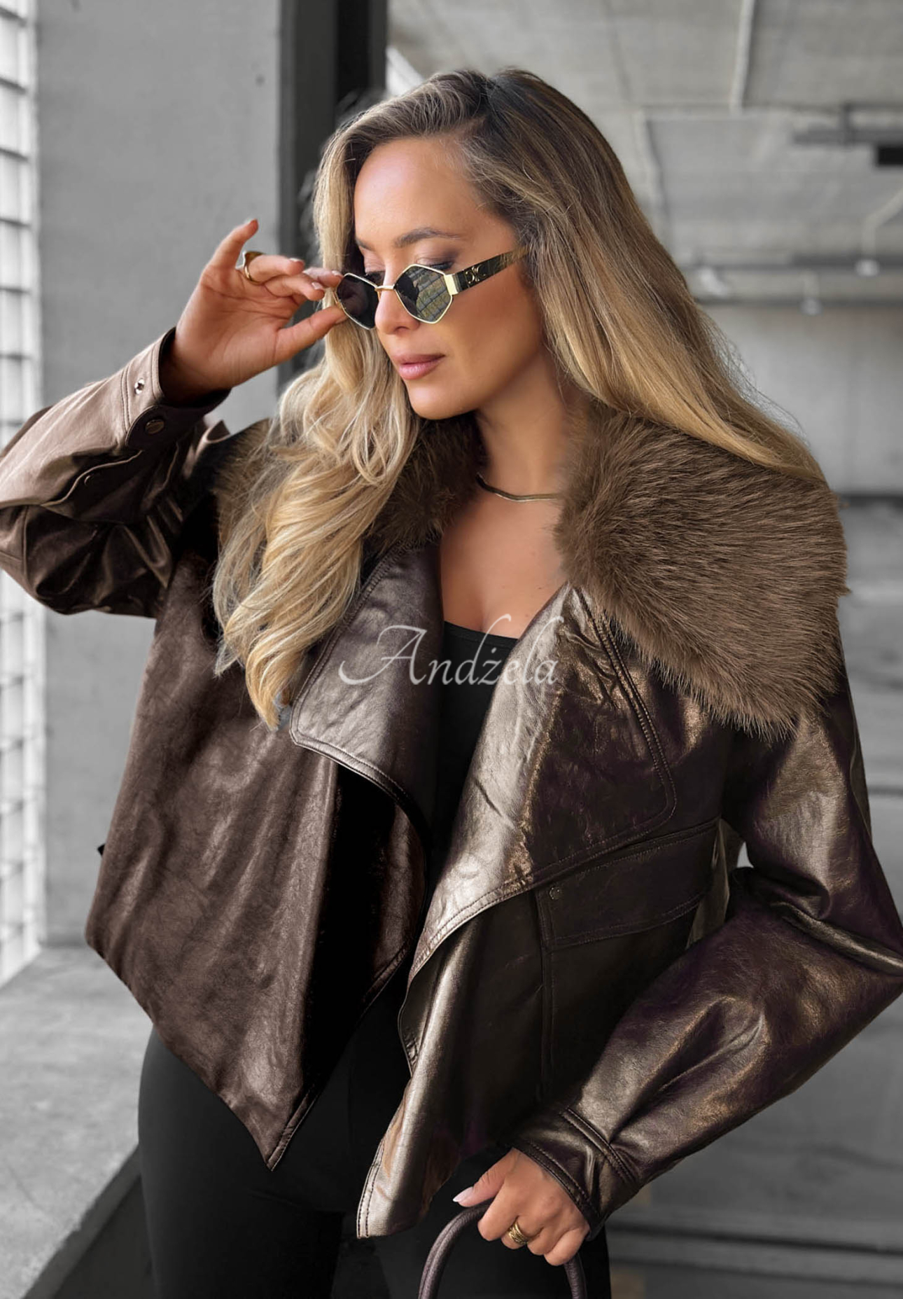 Kurze Jacke aus Lederimitat mit Kunstfell Fancy Cold Schokoladenbraun
