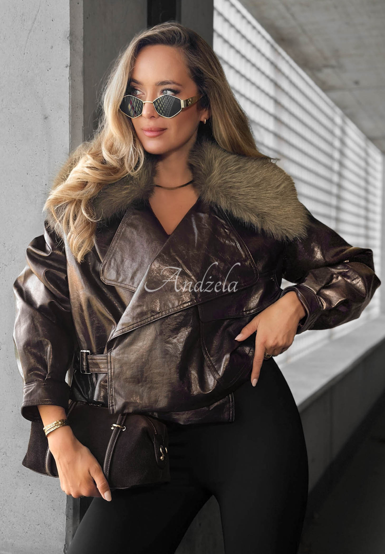 Kurze Jacke aus Lederimitat mit Kunstfell Fancy Cold Schokoladenbraun