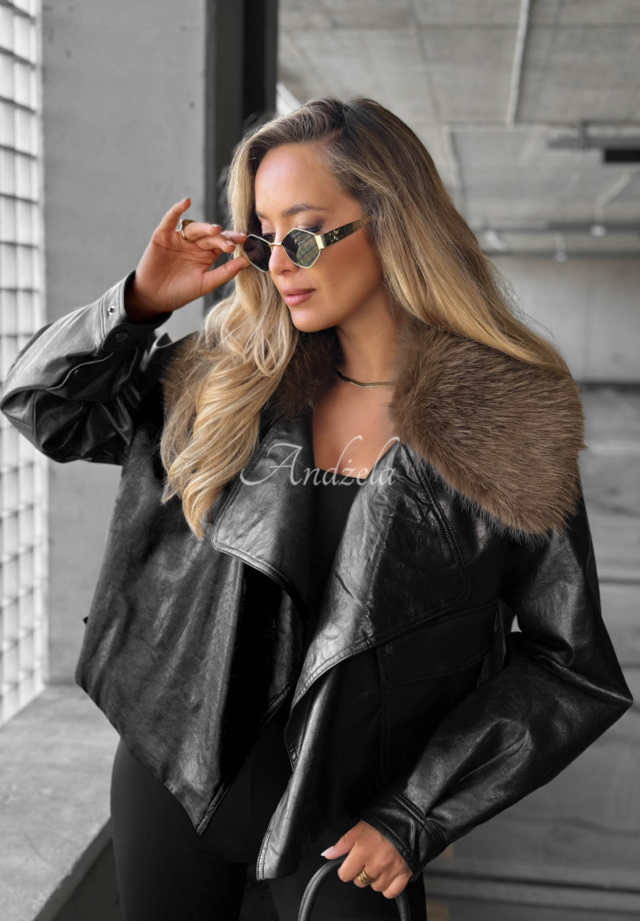 Kurze Jacke aus Lederimitat mit Kunstfell Fancy Cold Schwarz
