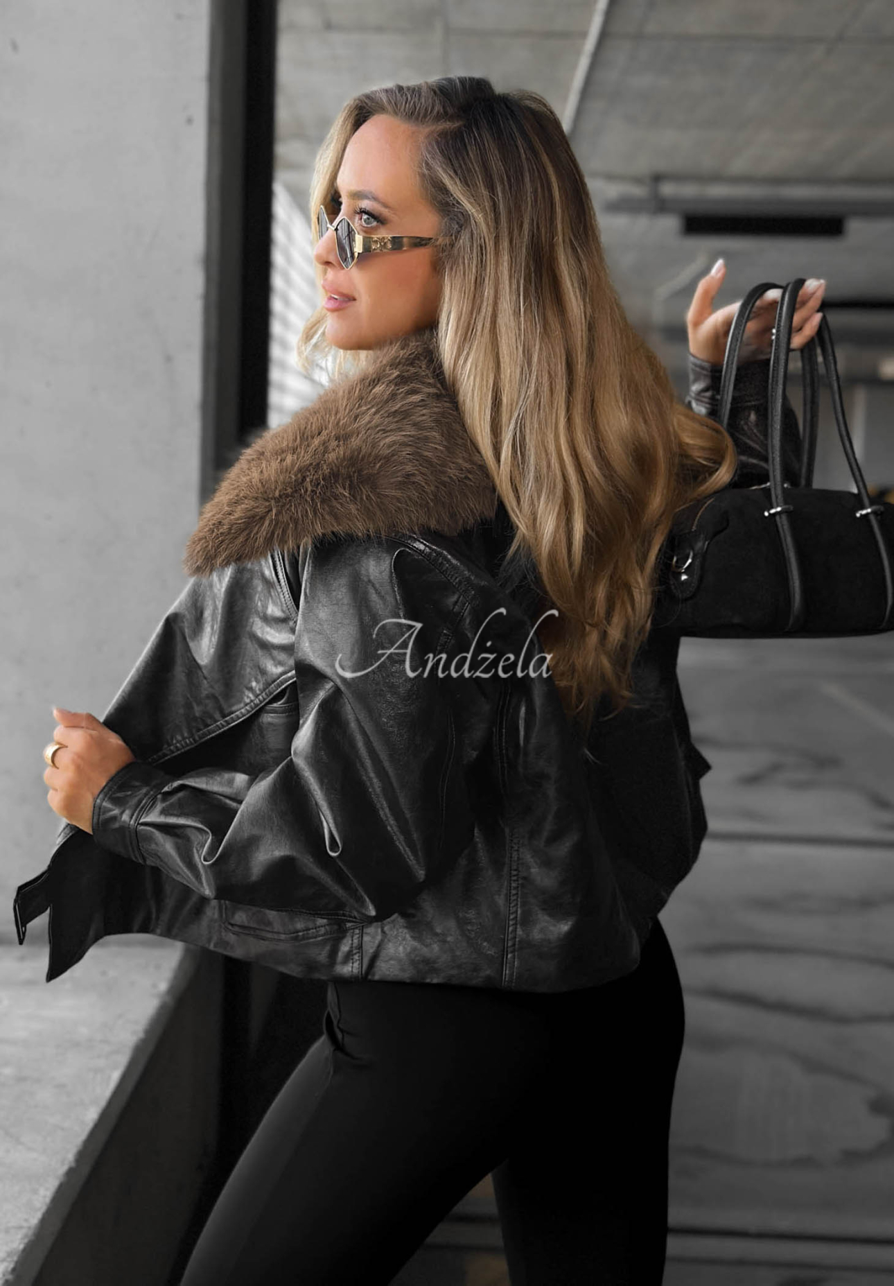 Kurze Jacke aus Lederimitat mit Kunstfell Fancy Cold Schwarz