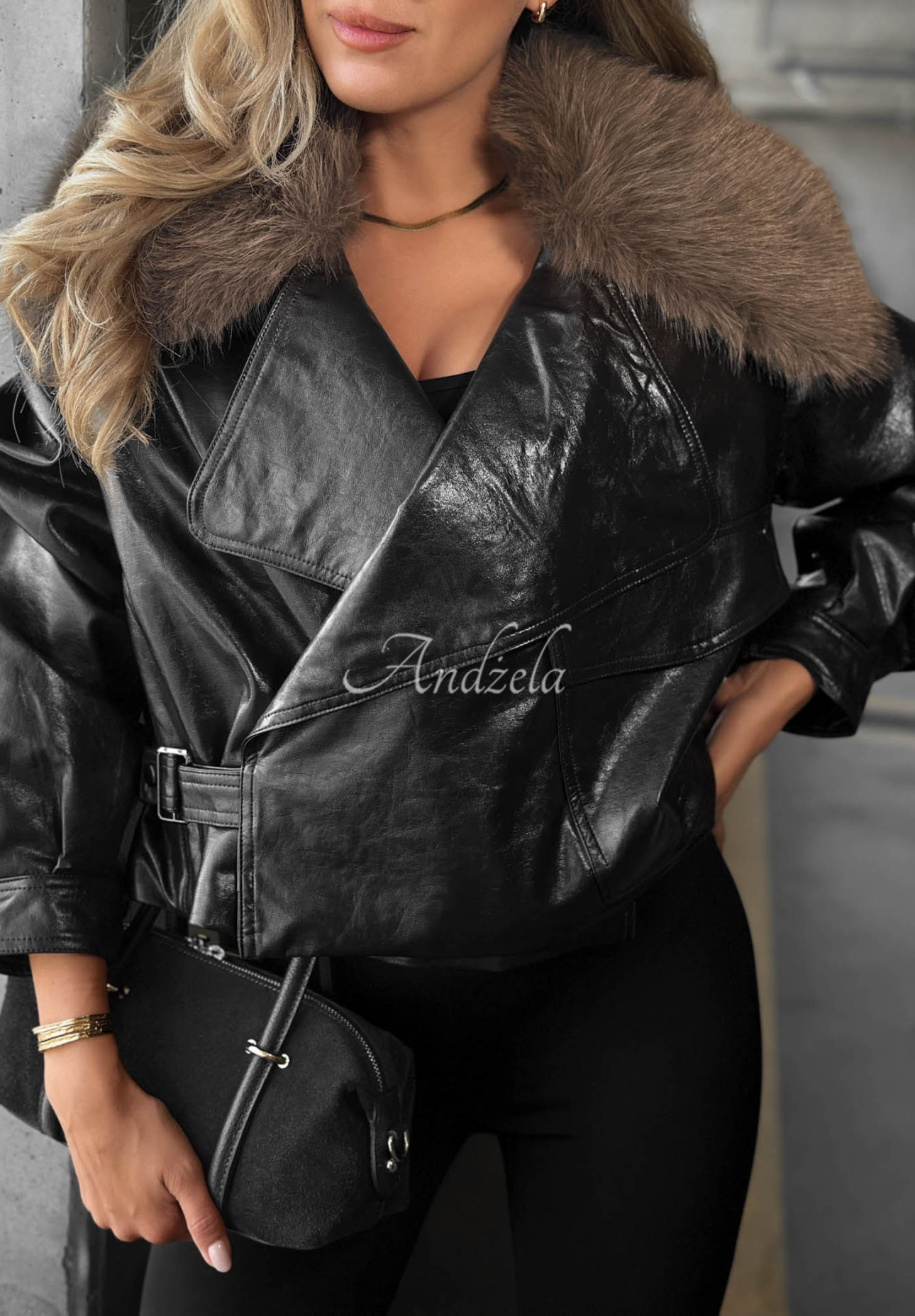 Kurze Jacke aus Lederimitat mit Kunstfell Fancy Cold Schwarz