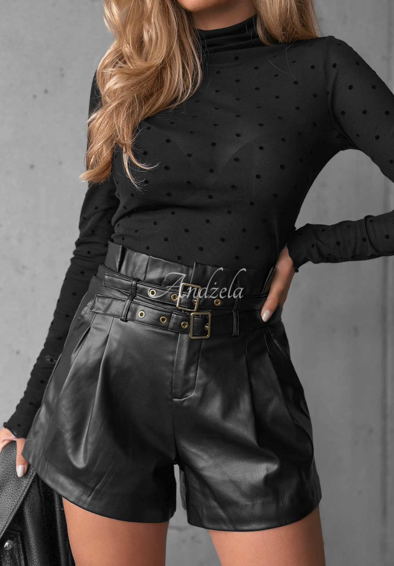 Kurze Shorts aus Lederimitat mit Gürtel Coffee Whisper Schwarz