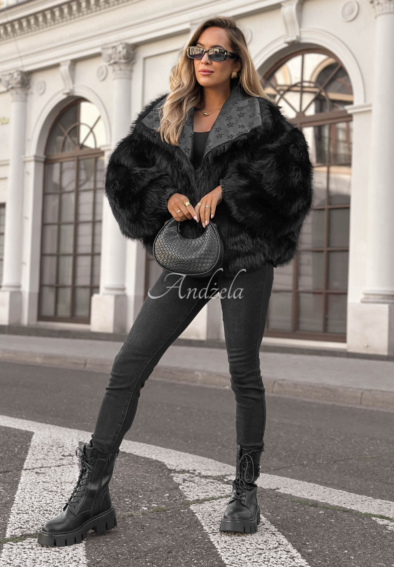 Wendbare gemusterte Jacke mit Pelz True Balance Schwarz