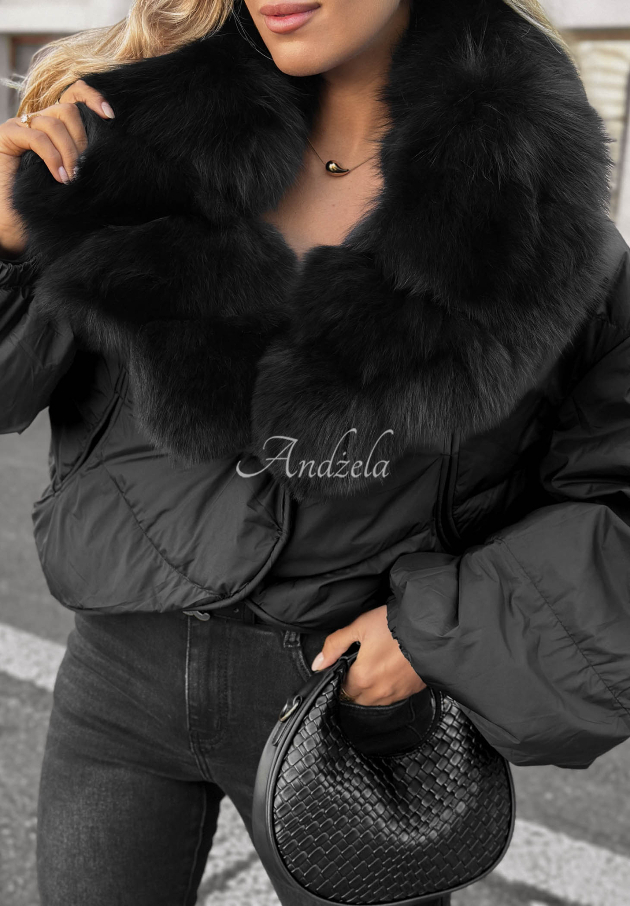 Kurze Daunenjacke mit Fell Snow Thanks schwarz