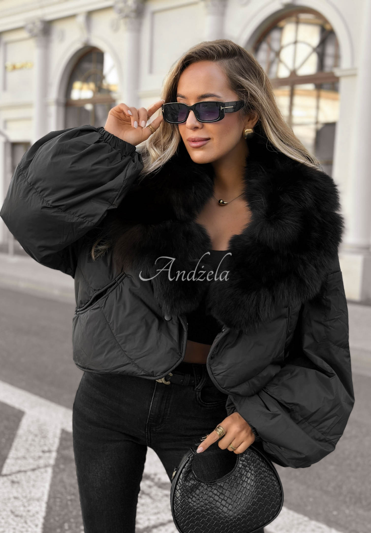Kurze Daunenjacke mit Fell Snow Thanks schwarz