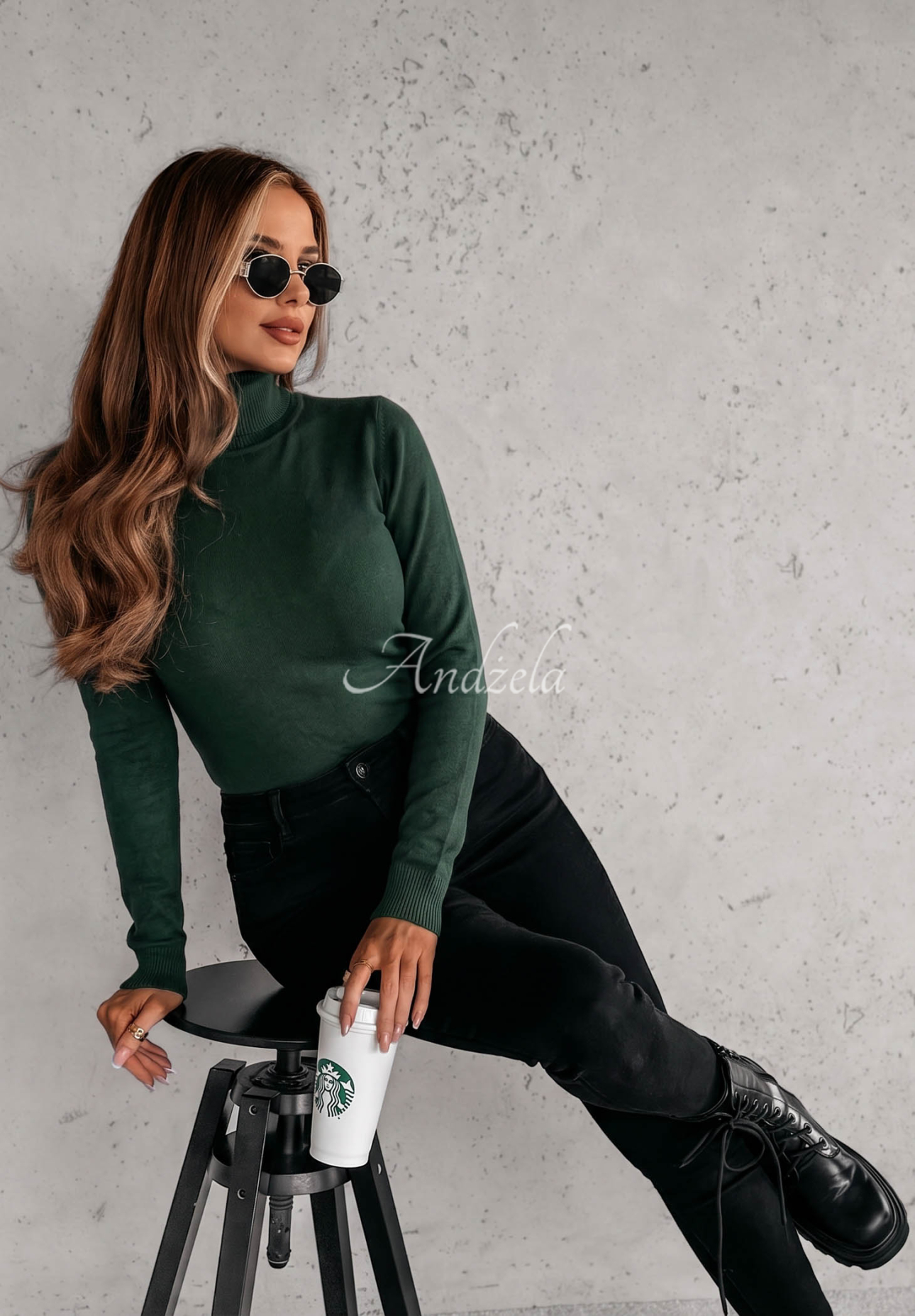 Figurnaher Rollkragenpullover Solange Flaschengrün