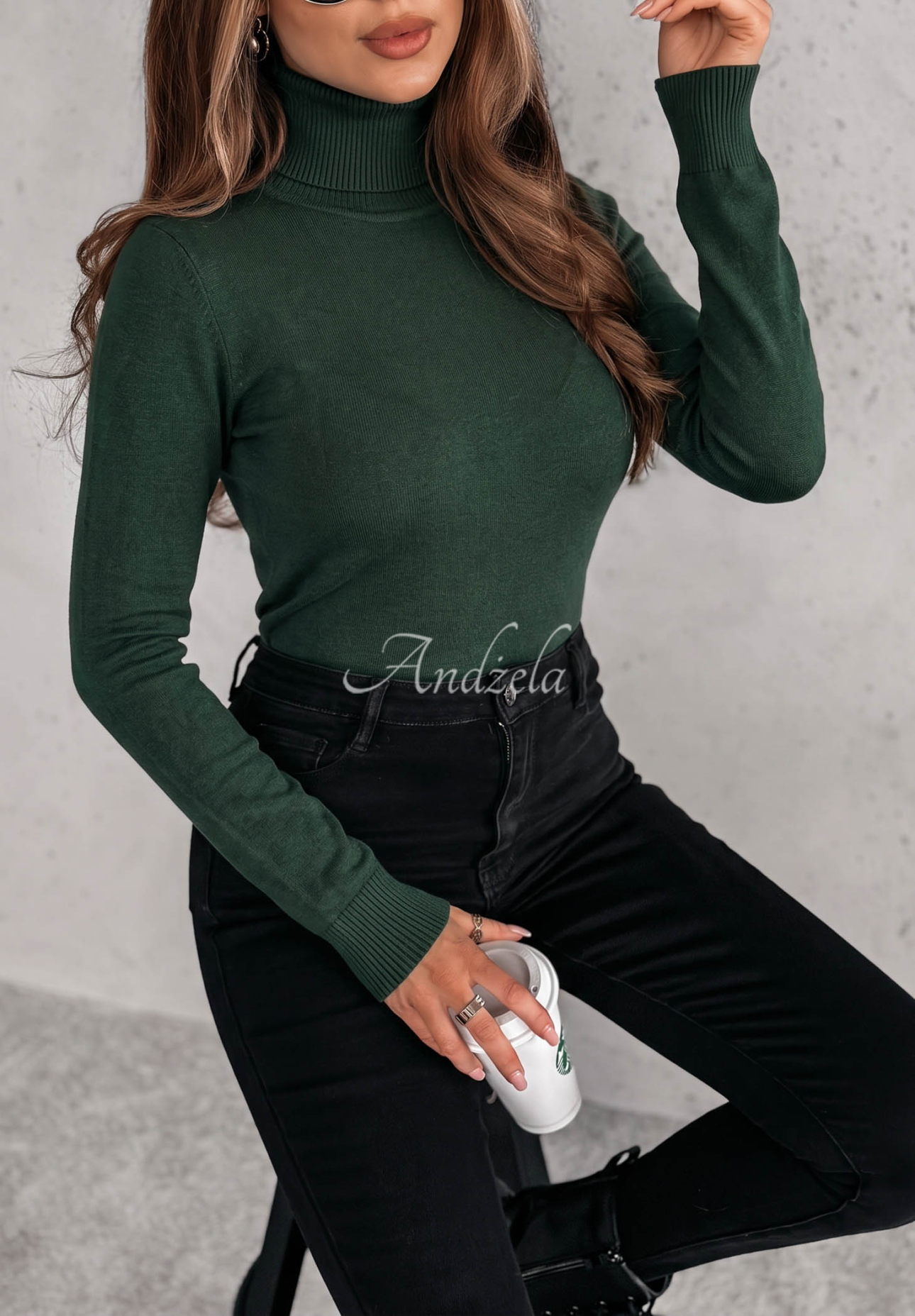 Figurnaher Rollkragenpullover Solange Flaschengrün