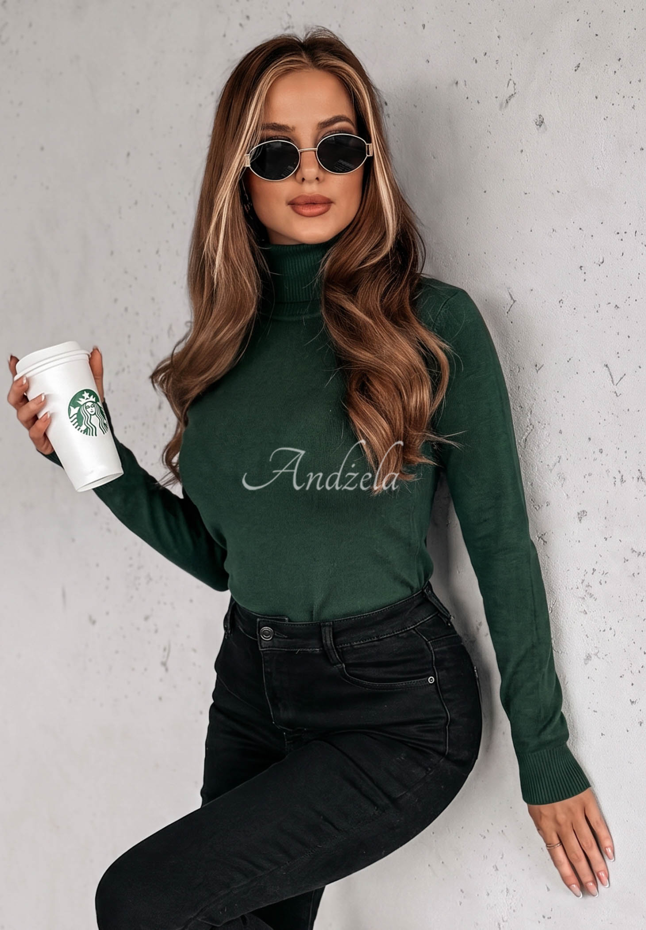 Figurnaher Rollkragenpullover Solange Flaschengrün
