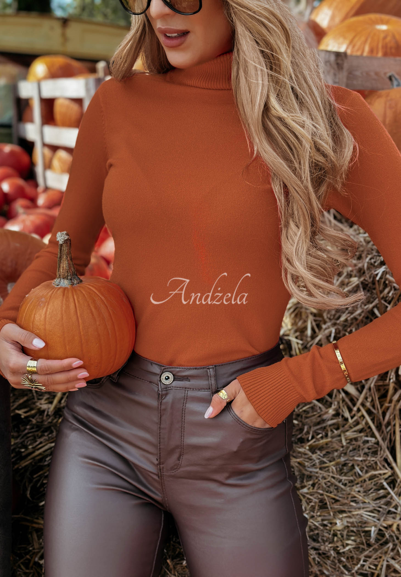 Figurnaher Rollkragenpullover Solange Orange II