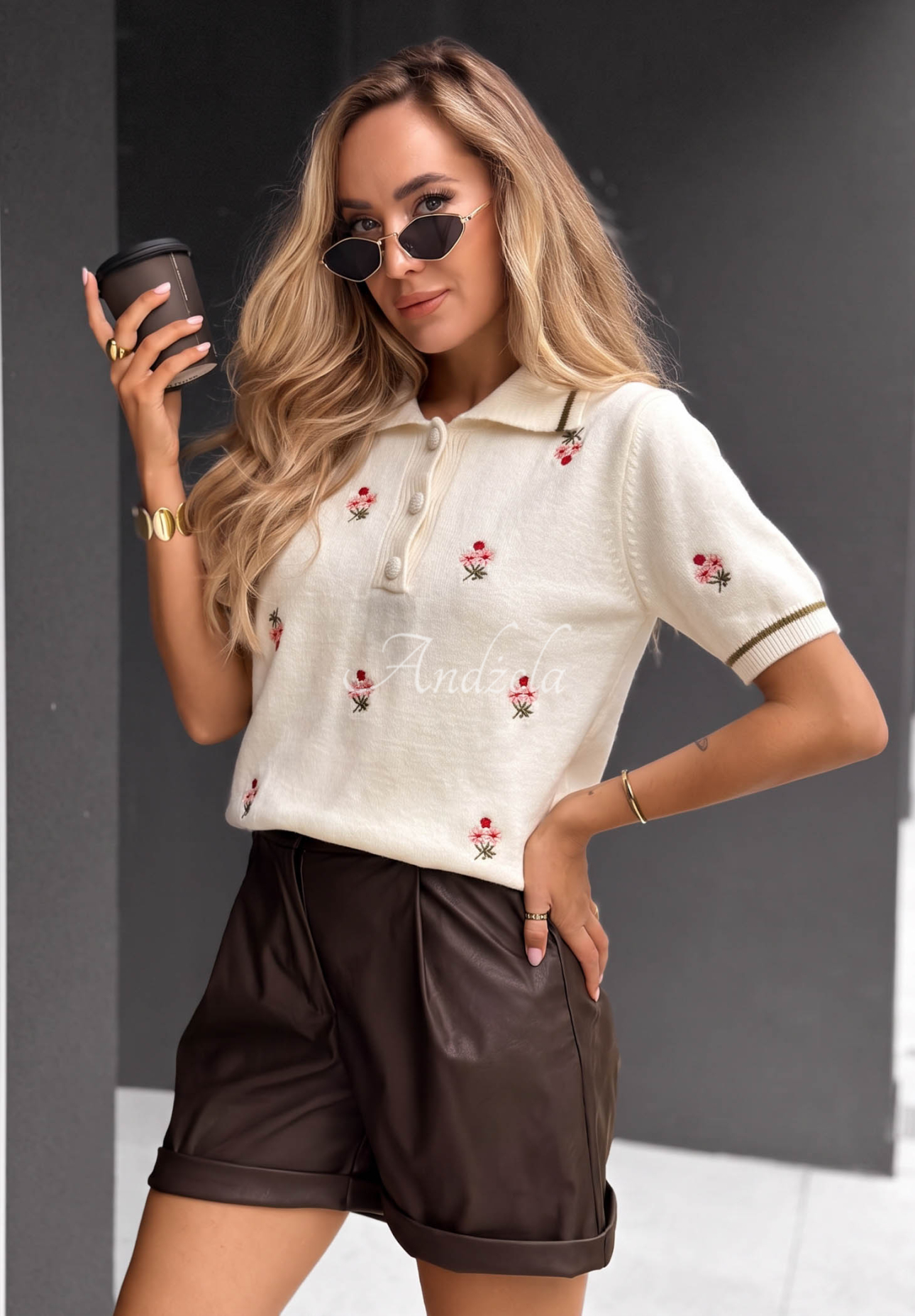 Weicher Viskosepullover mit gestickten Blumen und Kragen Flora In Fall Ecru