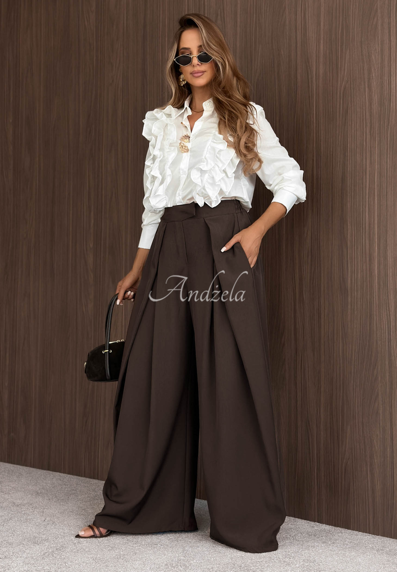 Weit geschnittene Stoffhose mit Falten Cloudy Elegance Schokoladenbraun