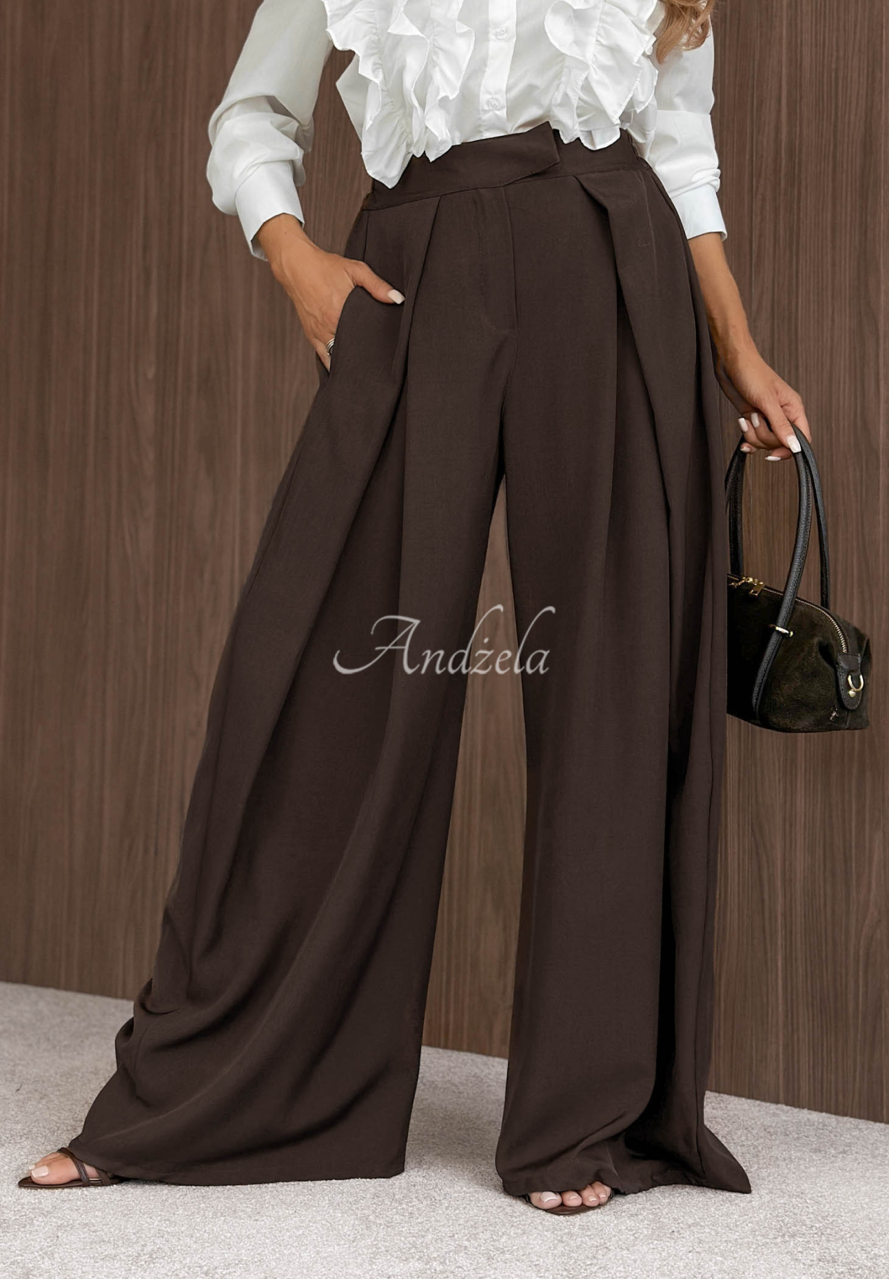 Weit geschnittene Stoffhose mit Falten Cloudy Elegance Schokoladenbraun