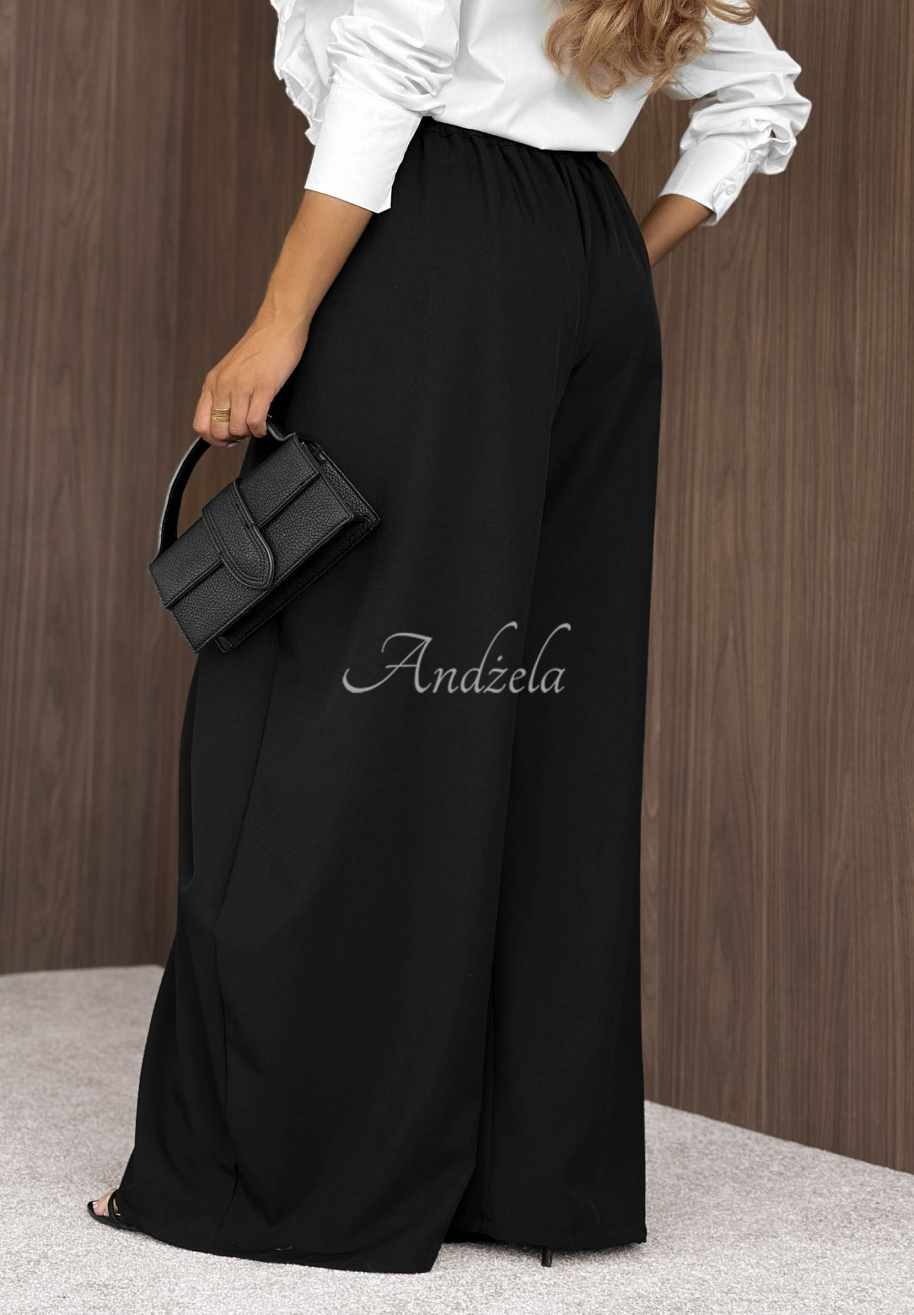 Weit geschnittene Stoffhose mit Falten Cloudy Elegance Schwarz