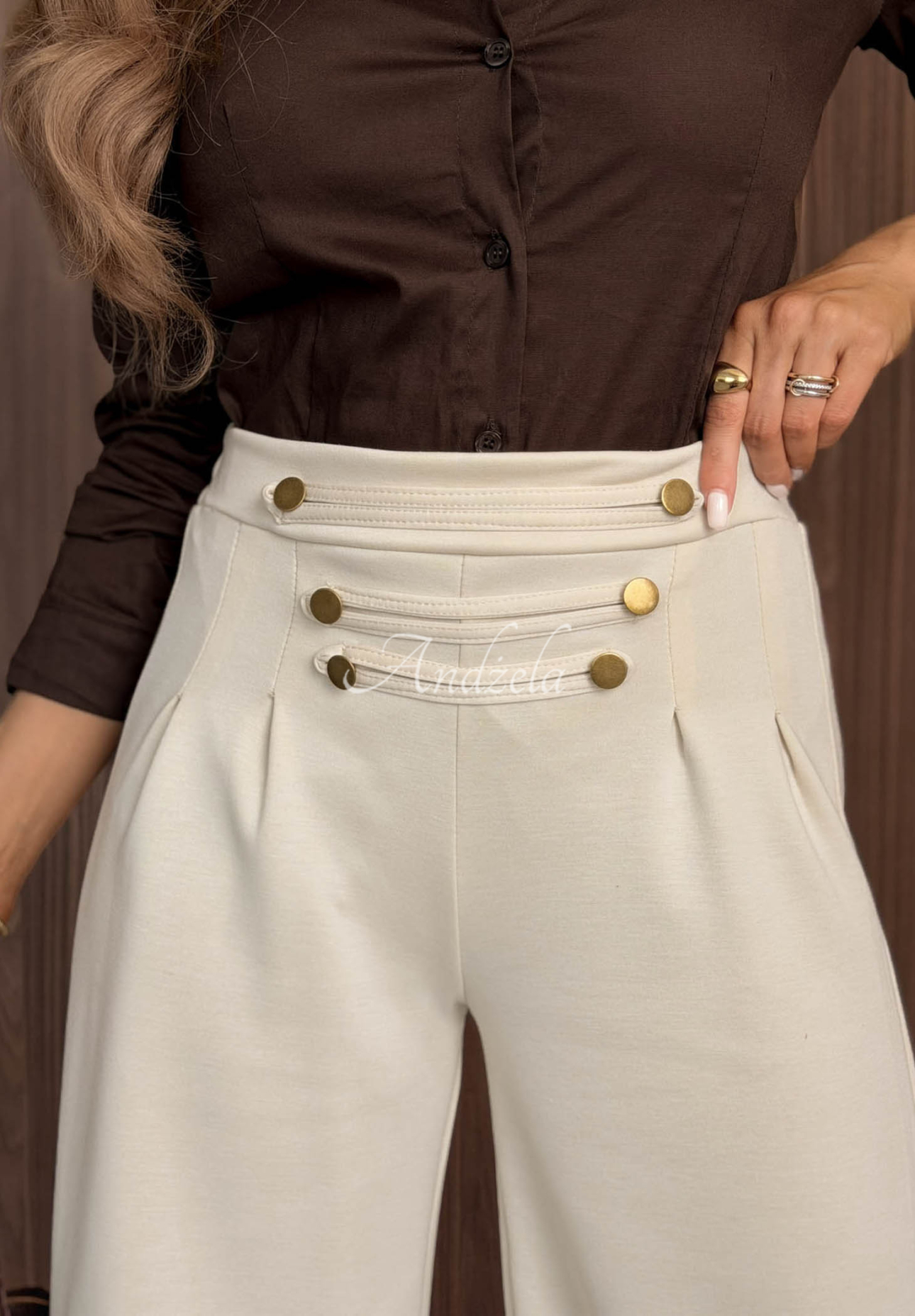 Weit geschnittene Viskosehose mit Knöpfen Gentle Pause Beige