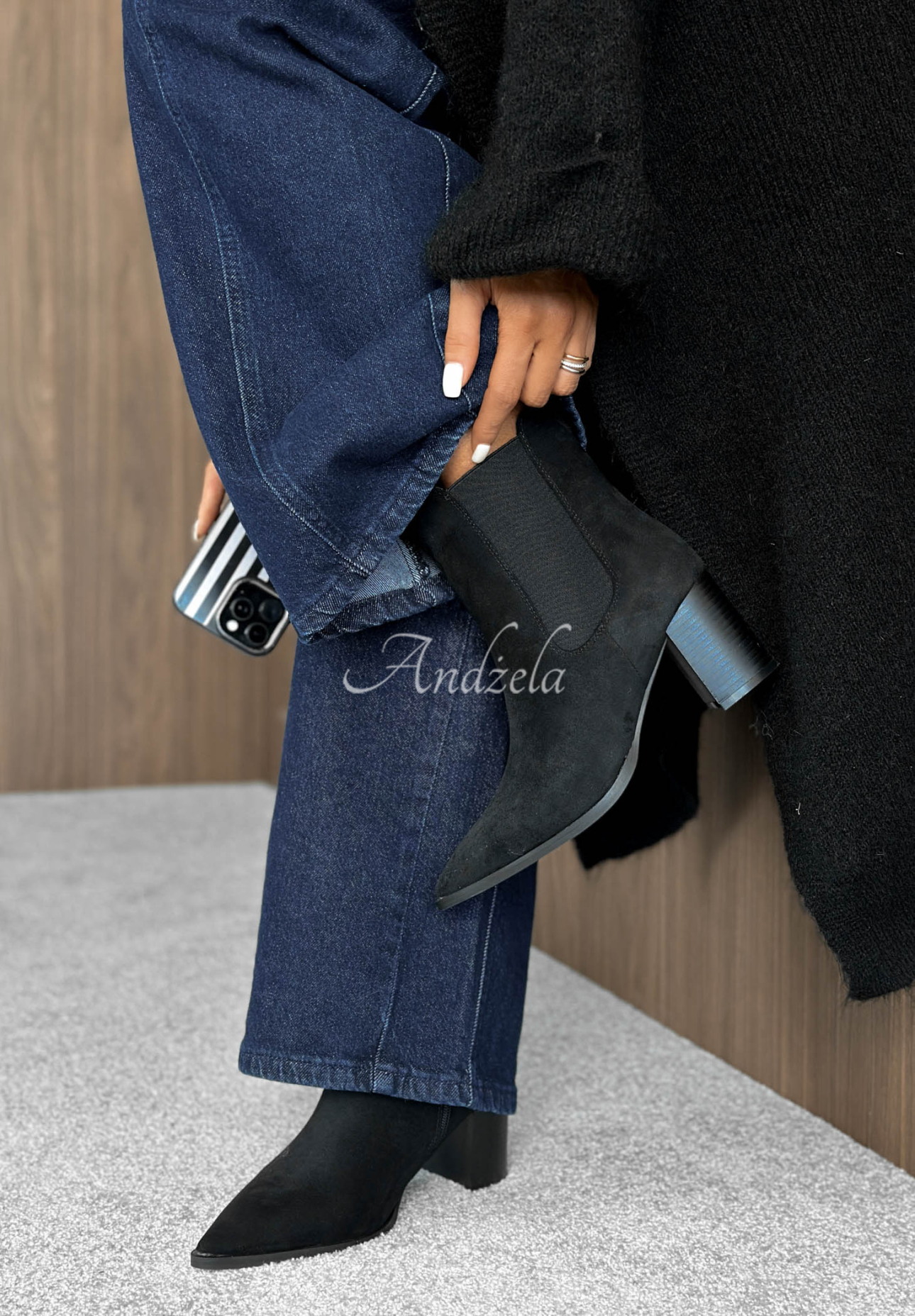 Stiefeletten aus Wildleder mit spitzer Zehenpartie Spiced Latte Schwarz
