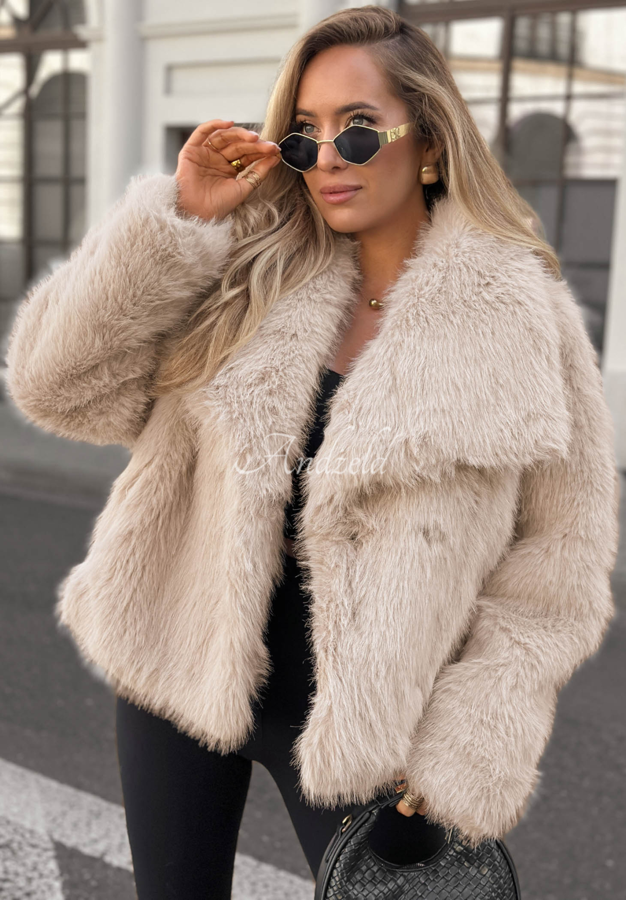 Kurzer Pelzmantel mit Kragen Soft October Beige