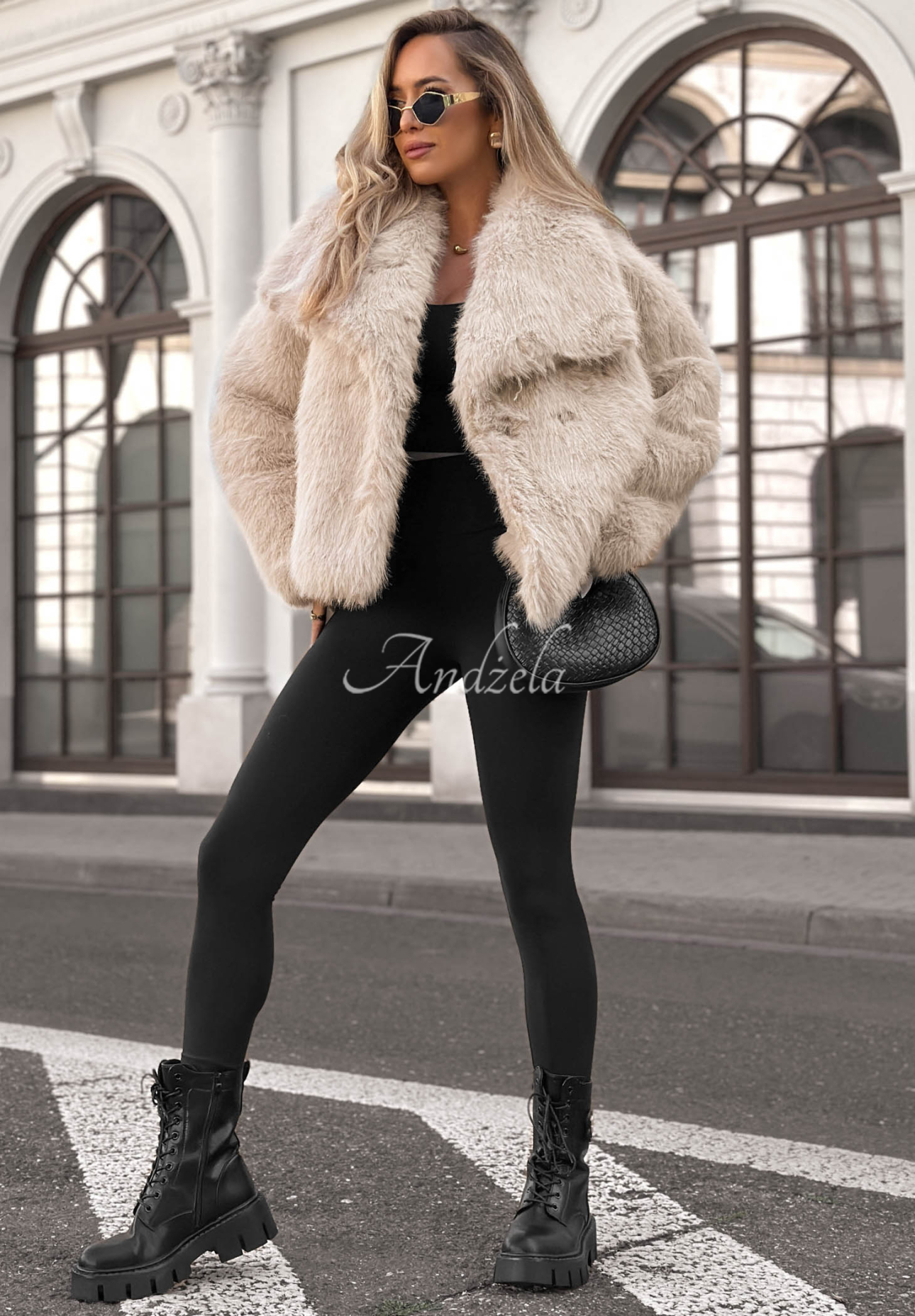 Kurzer Pelzmantel mit Kragen Soft October Beige
