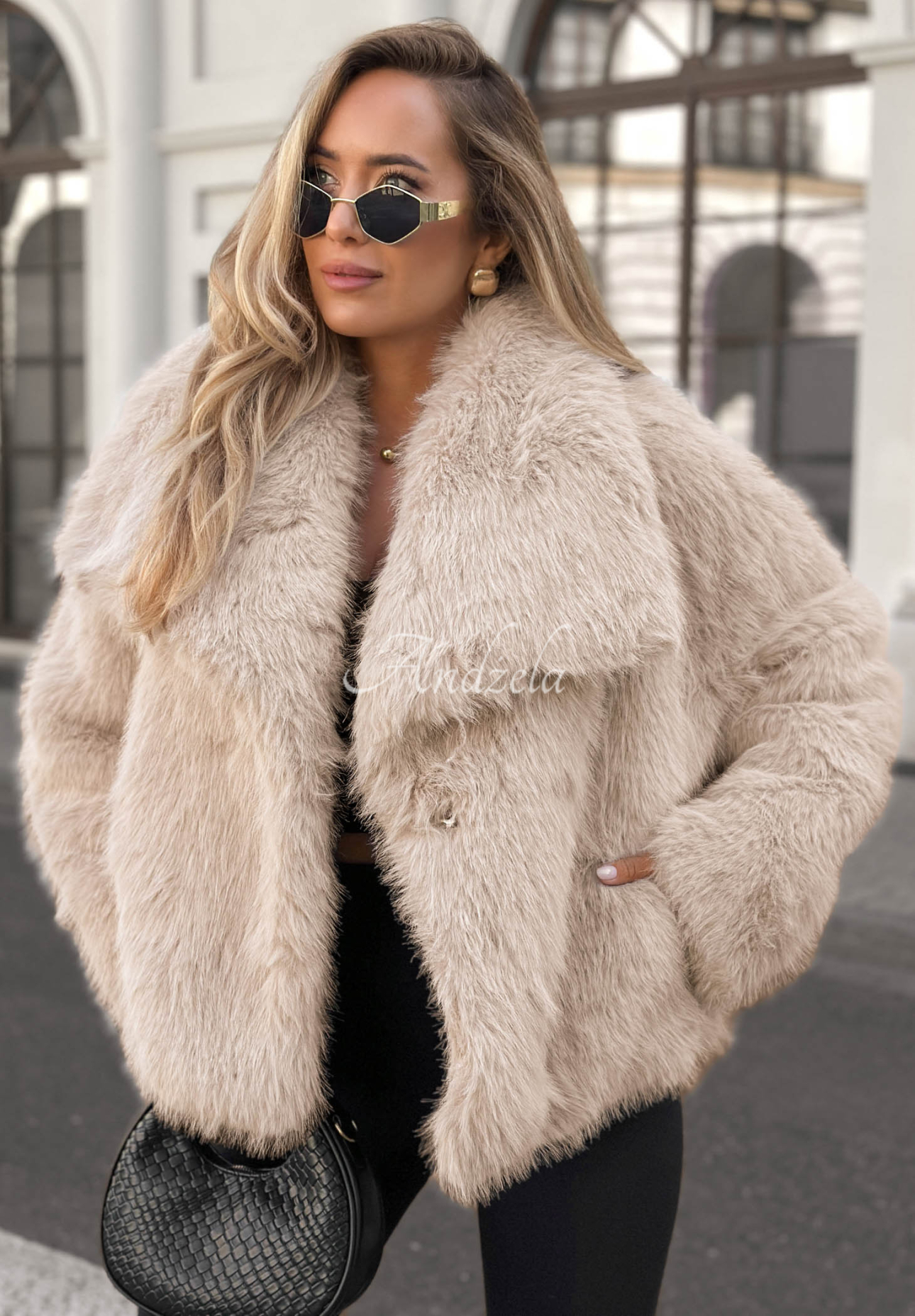 Kurzer Pelzmantel mit Kragen Soft October Beige