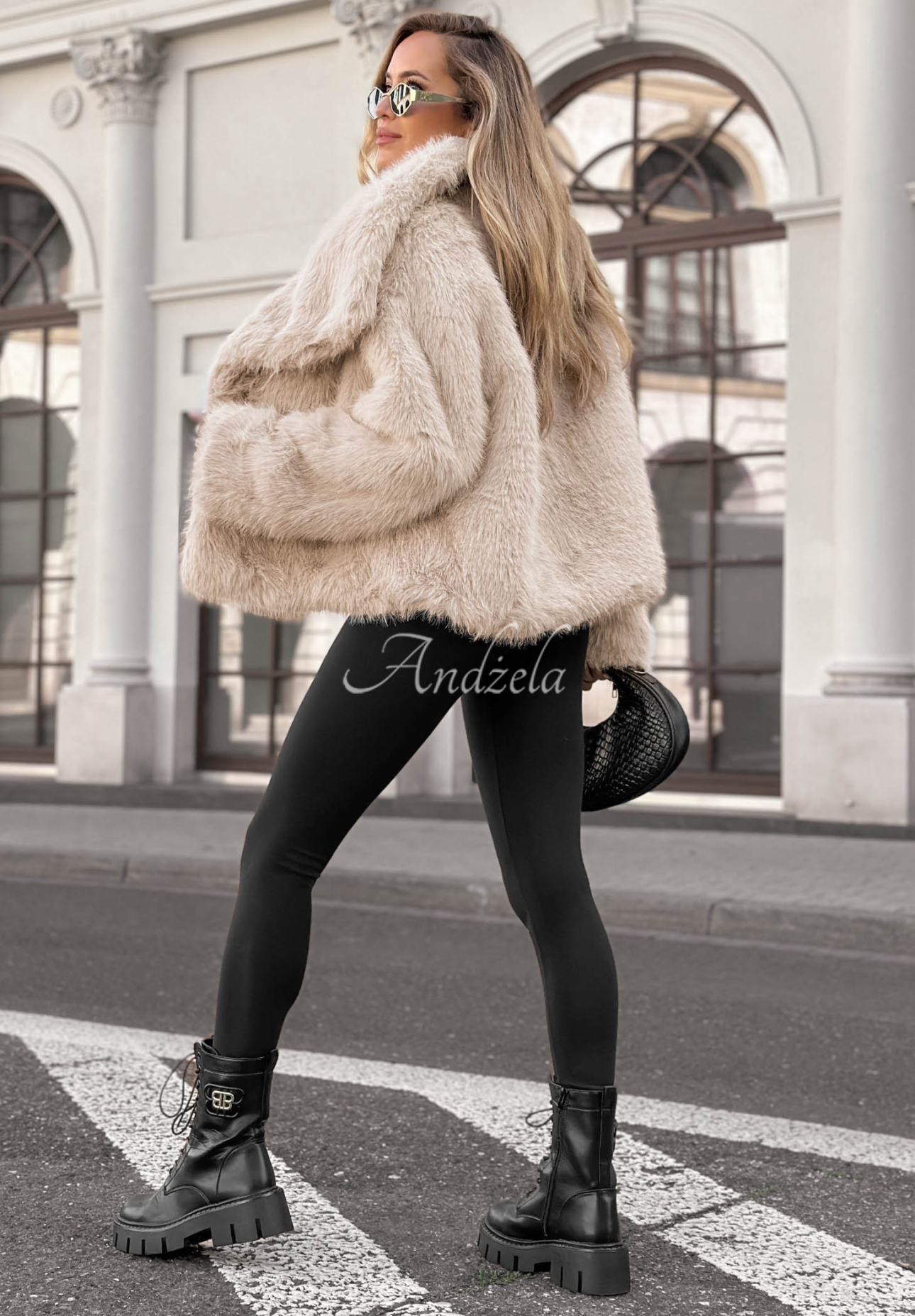 Kurzer Pelzmantel mit Kragen Soft October Beige