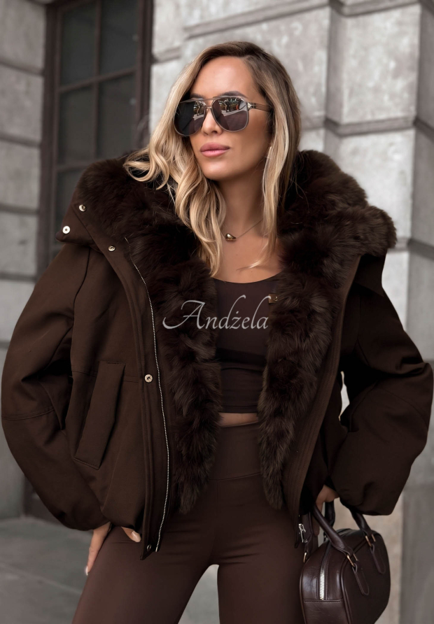Kurze Daunenjacke mit Kapuze und Pelzbesatz Frost Wind Schokoladenbraun