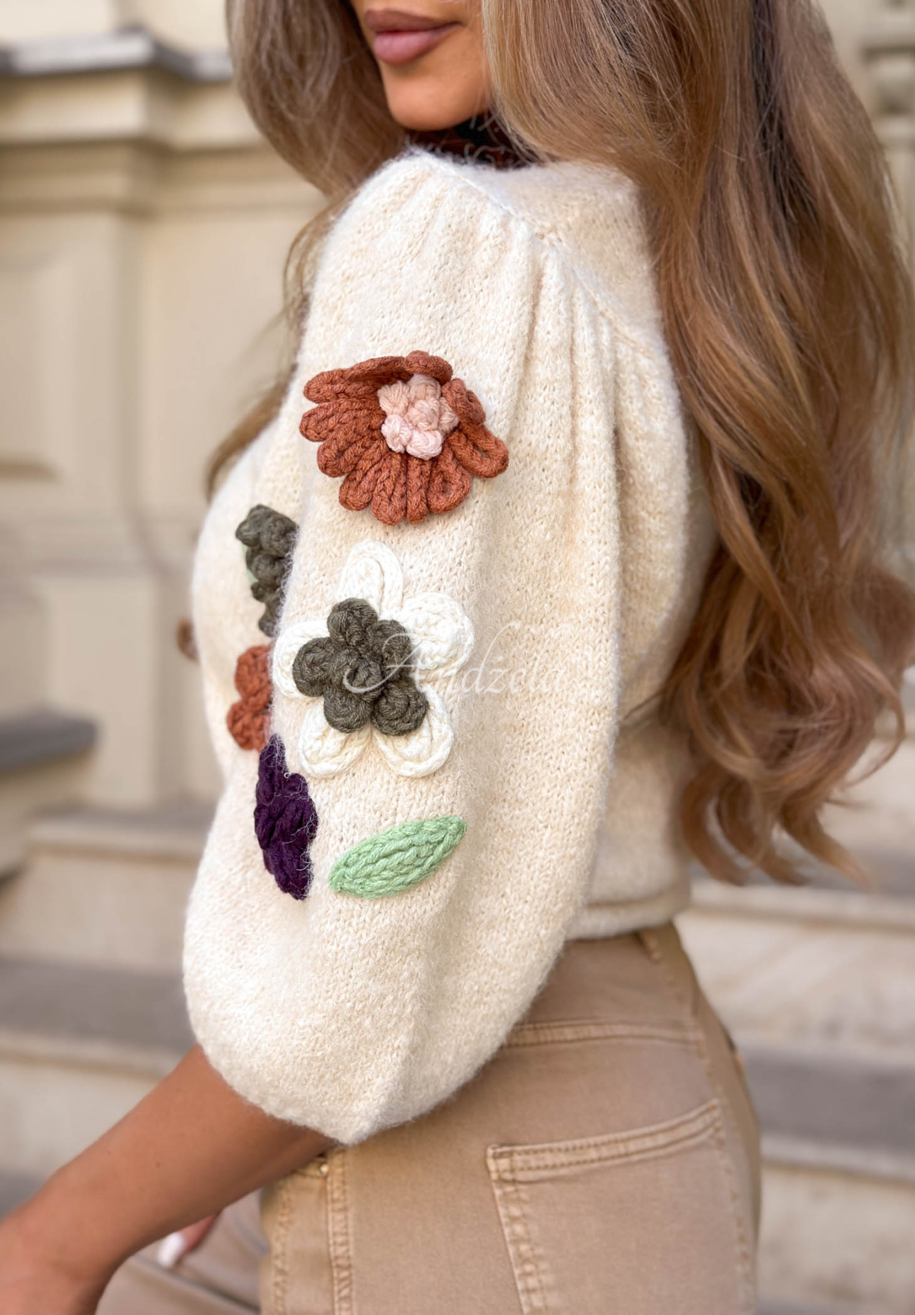 Kurzärmeliger Pullover mit Blumen Autumn Garden hellbeige