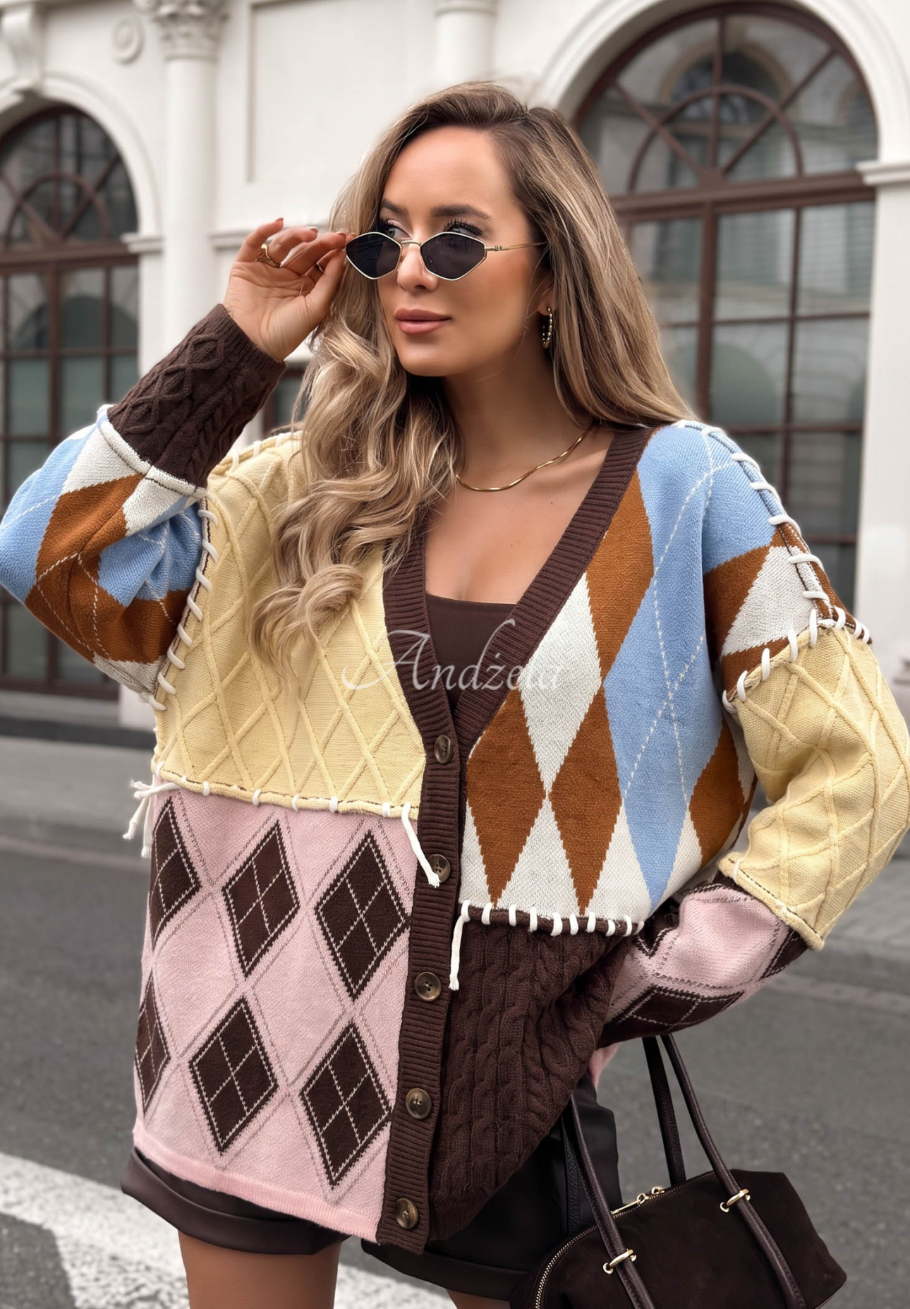 Gemusterte Strickjacke aus kombinierten Stoffen mit Viskoseanteil Misty Amour Schokoladenbraun
