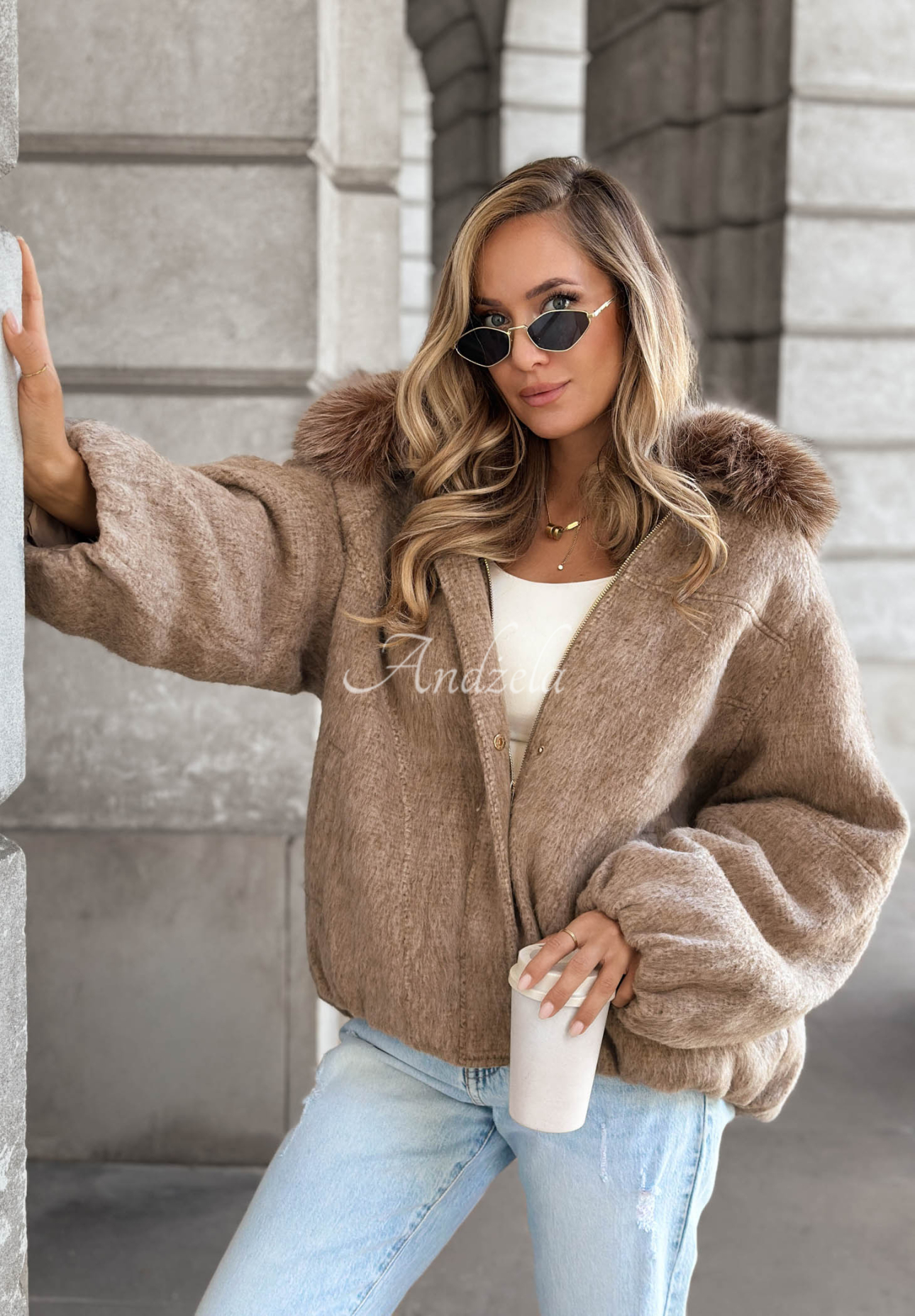 Kurze Bomberjacke aus Wolle und Pelz Cozy Story Camel