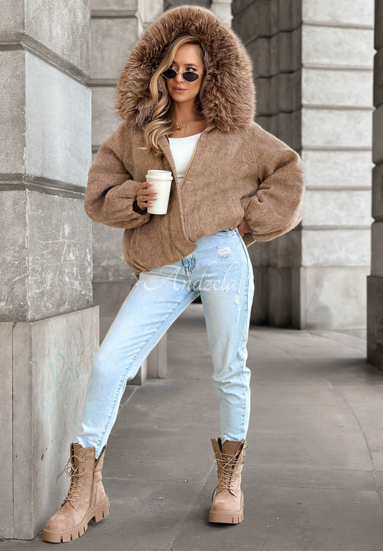 Kurze Bomberjacke aus Wolle und Pelz Cozy Story Camel