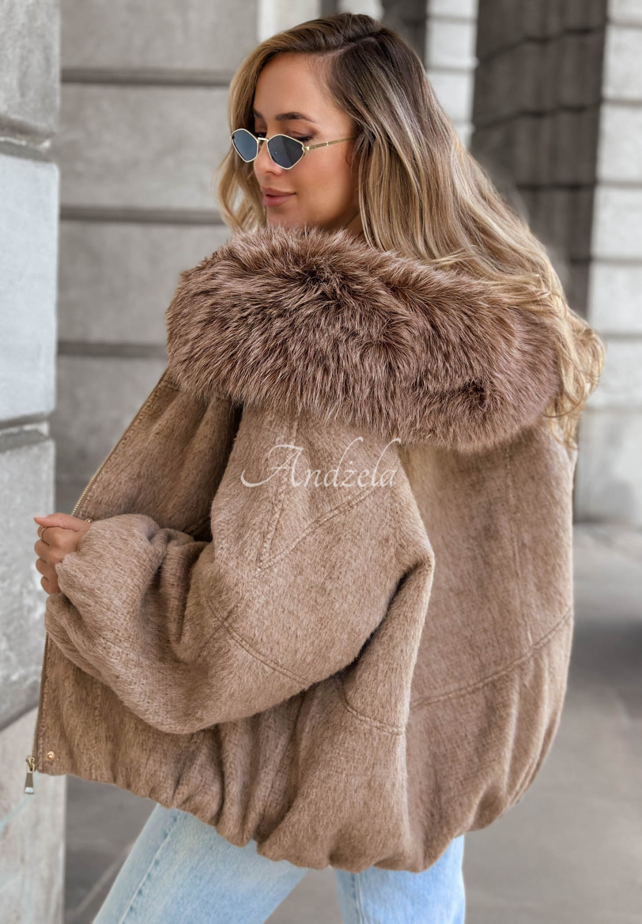 Kurze Bomberjacke aus Wolle und Pelz Cozy Story Camel
