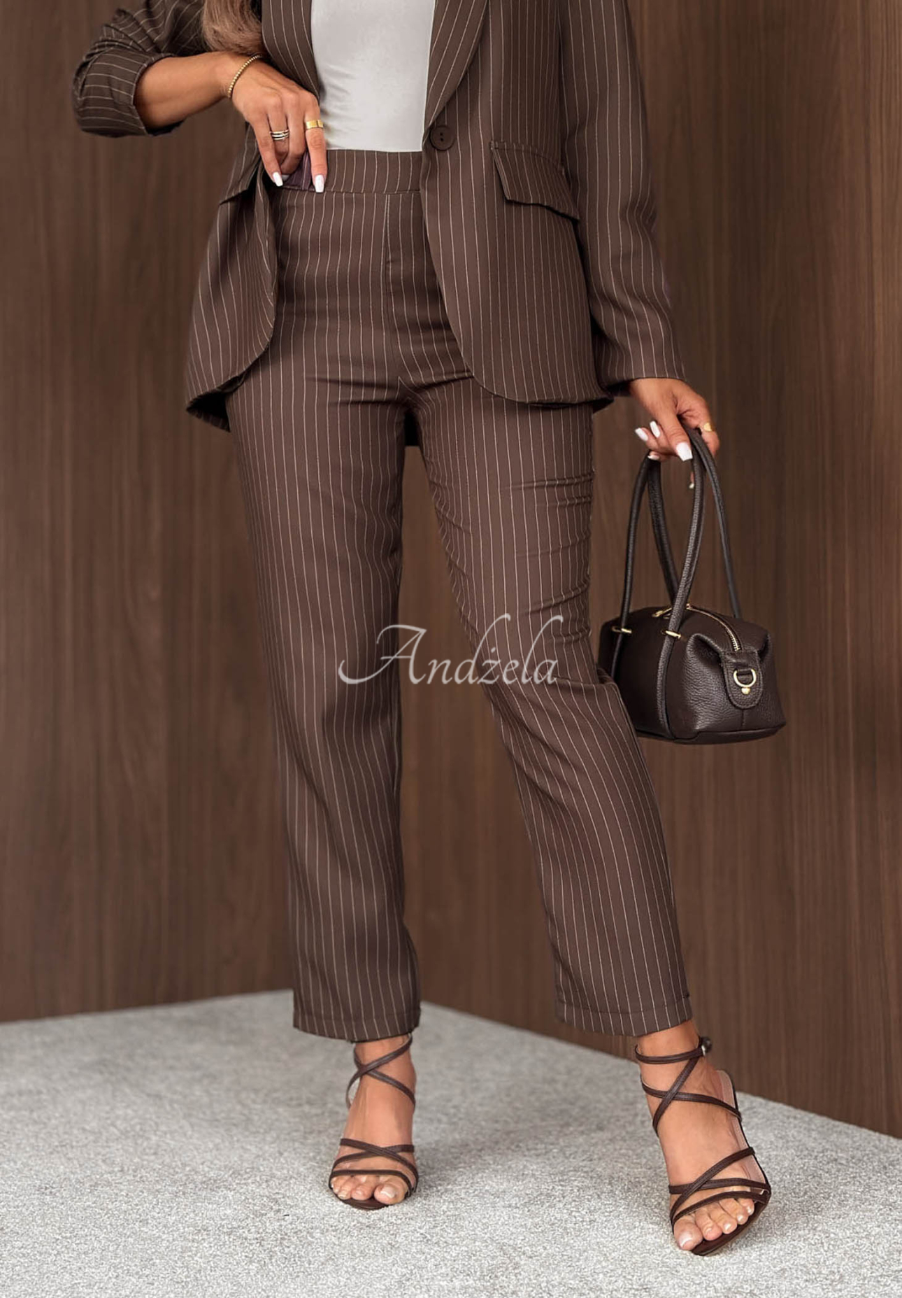 Set Blazer und gestreifte Hose No Time Today Schokoladenbraun