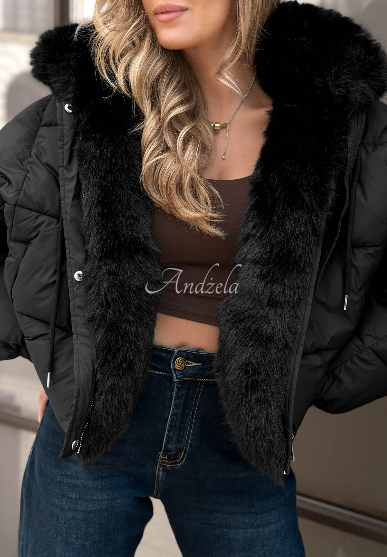 Kurze, gesteppte Jacke mit Kunstfell Frosty Darling Schwarz