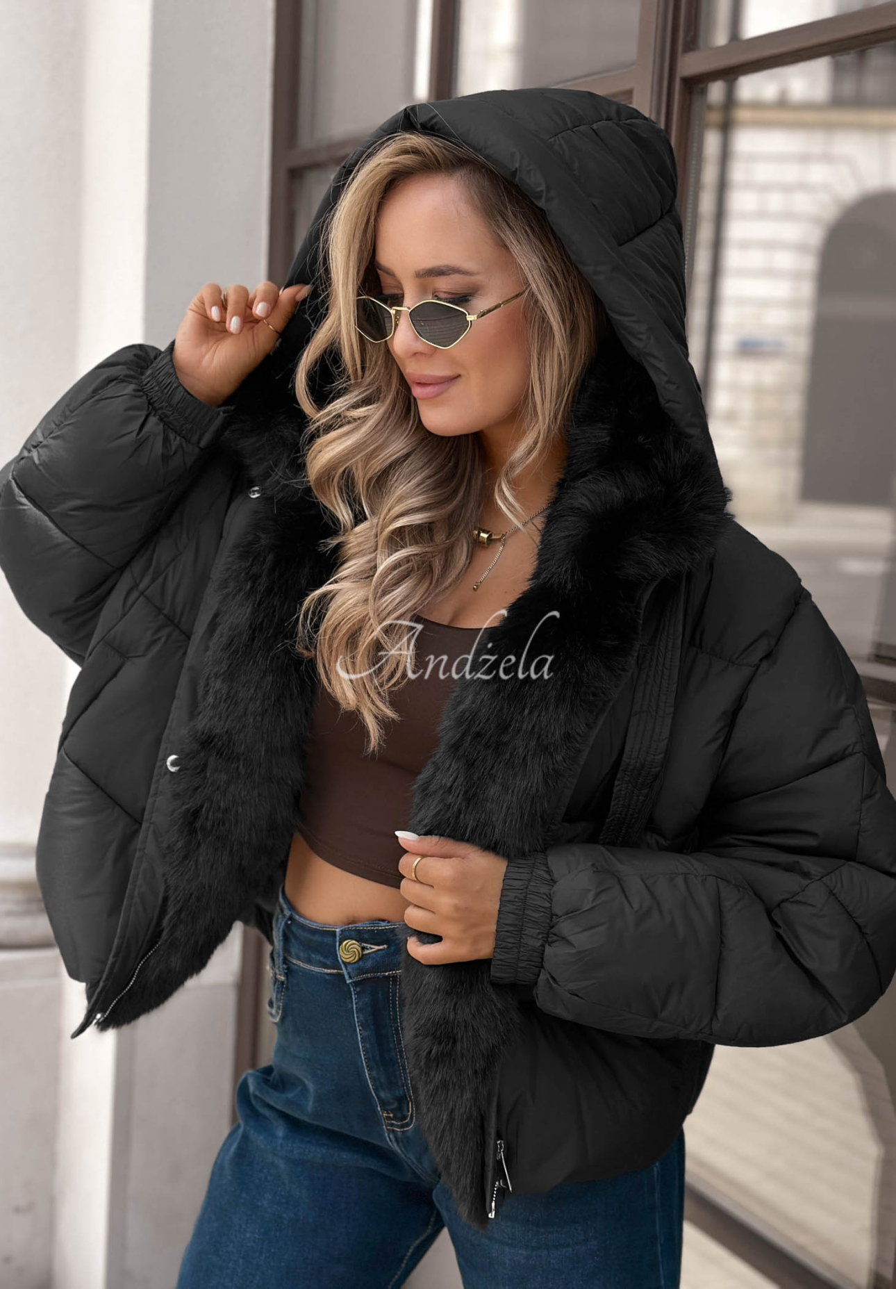 Kurze, gesteppte Jacke mit Kunstfell Frosty Darling Schwarz