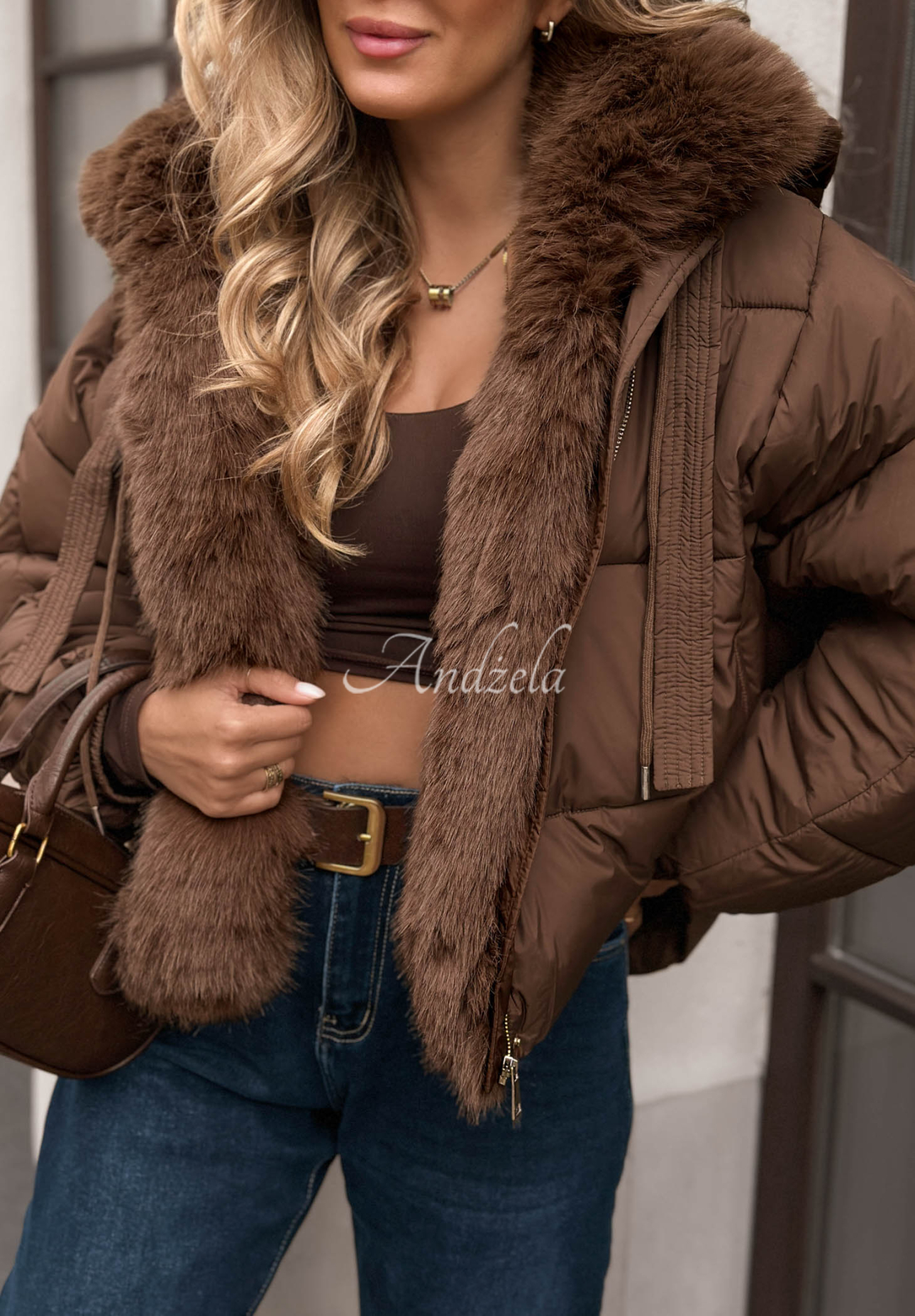 Kurze, gesteppte Jacke mit Kunstfell Frosty Darling Schokoladenbraun