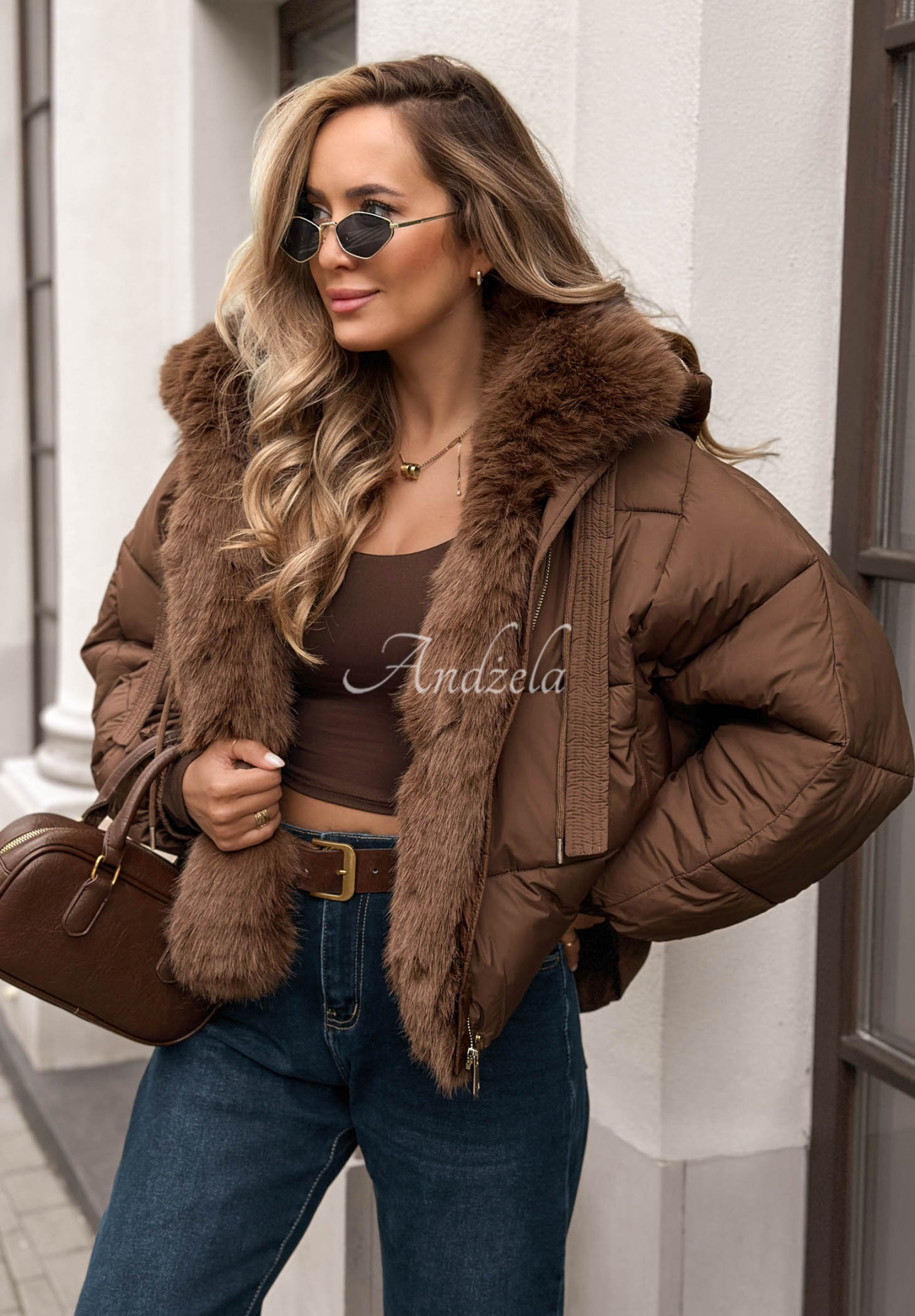 Kurze, gesteppte Jacke mit Kunstfell Frosty Darling Schokoladenbraun